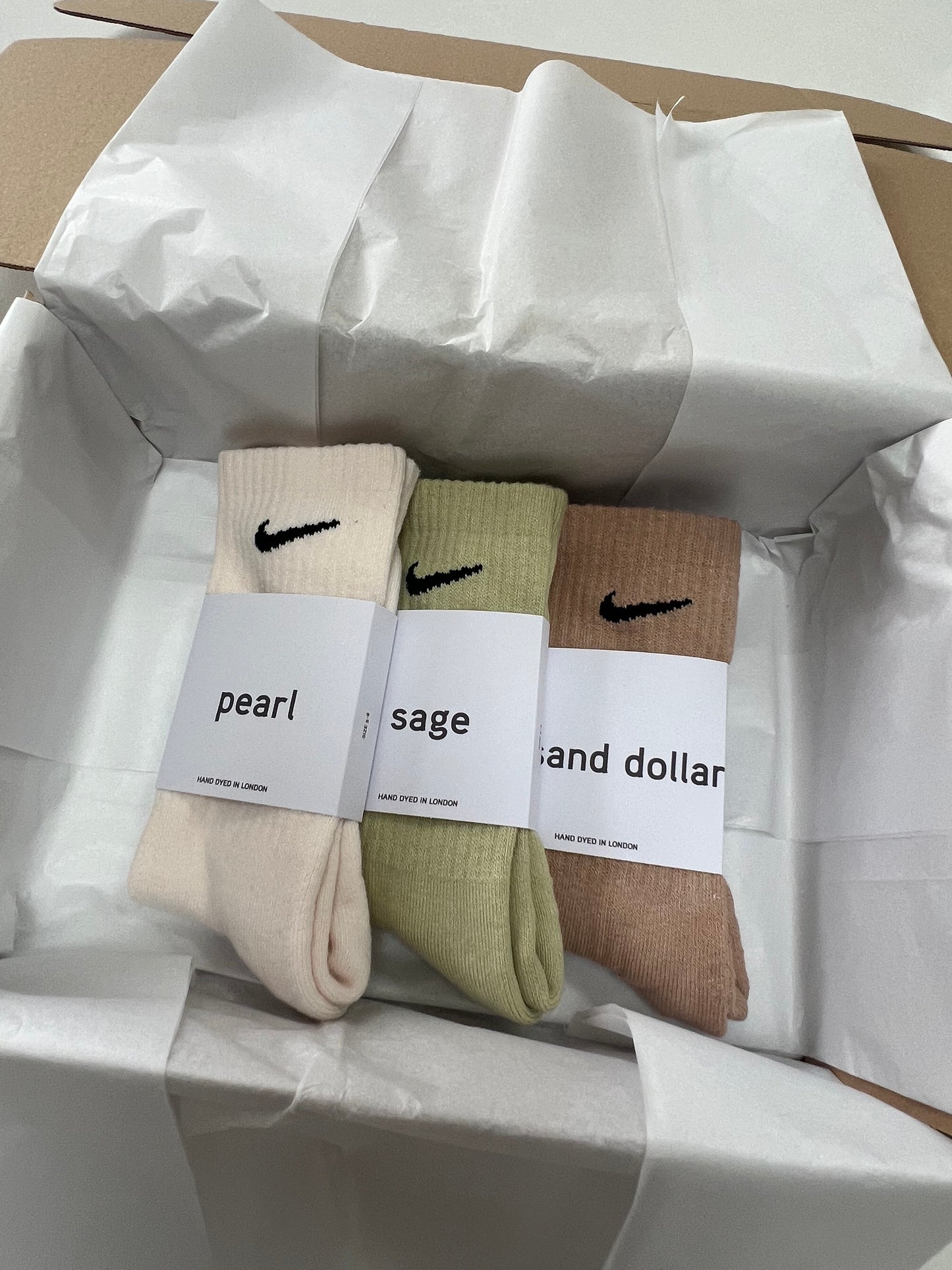 3 pairs Nike crew socks. 3 pack Nike everyday crew socks. Hand dyed colours.