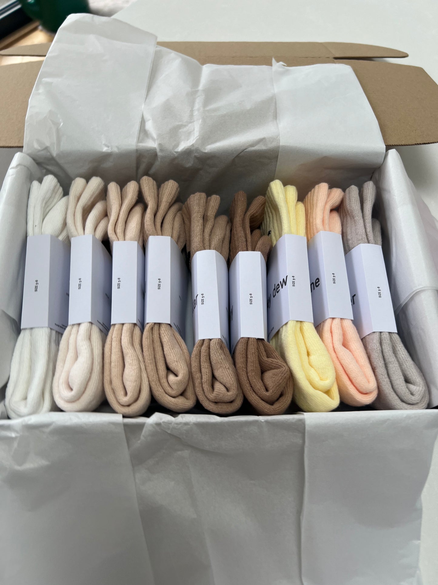 9 pairs Nike crew socks. 9 pack Nike everyday crew socks. Hand dyed colours.