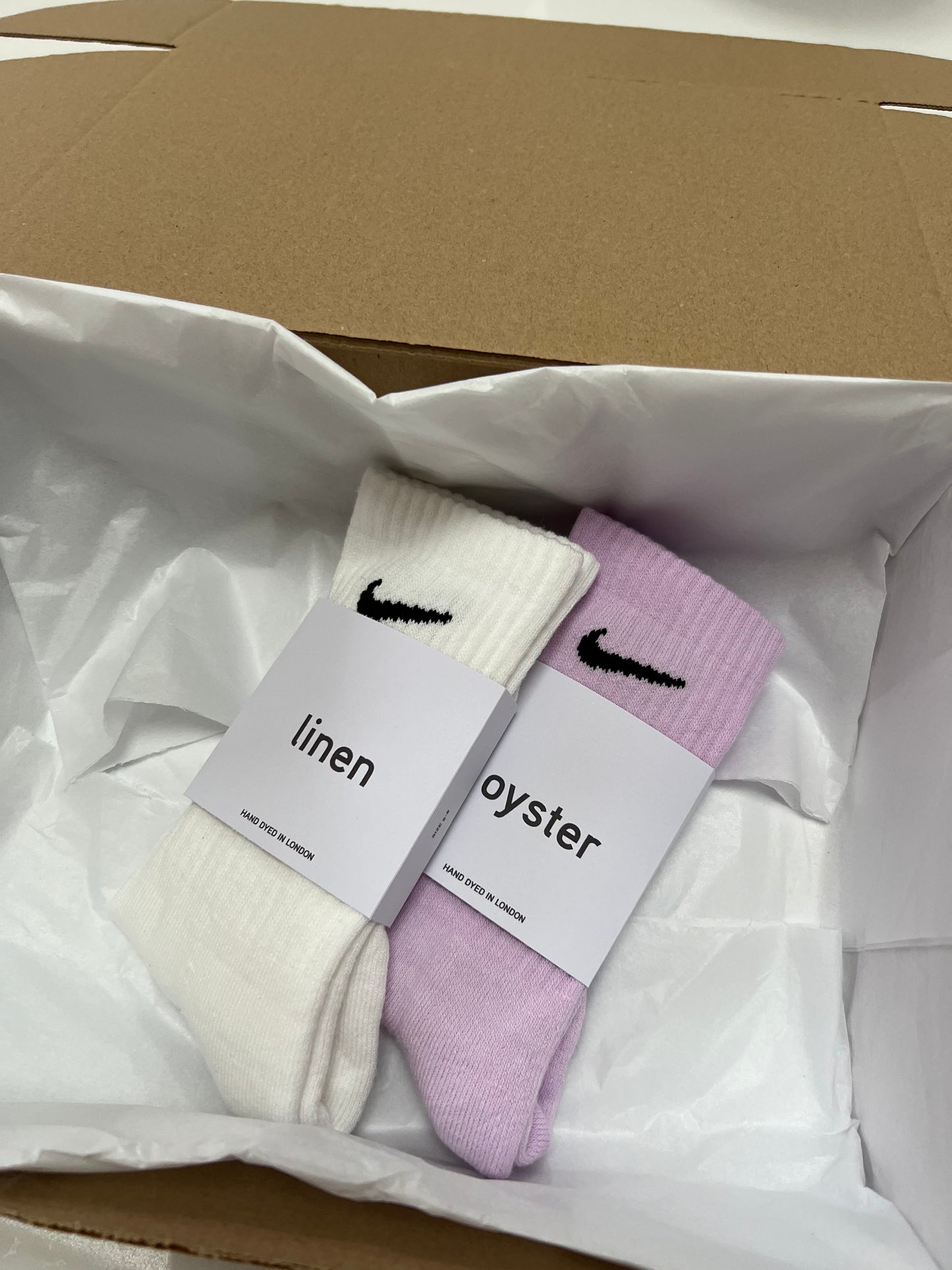 2 pairs Nike crew socks. 2 pack Nike everyday crew socks. Hand dyed colours.