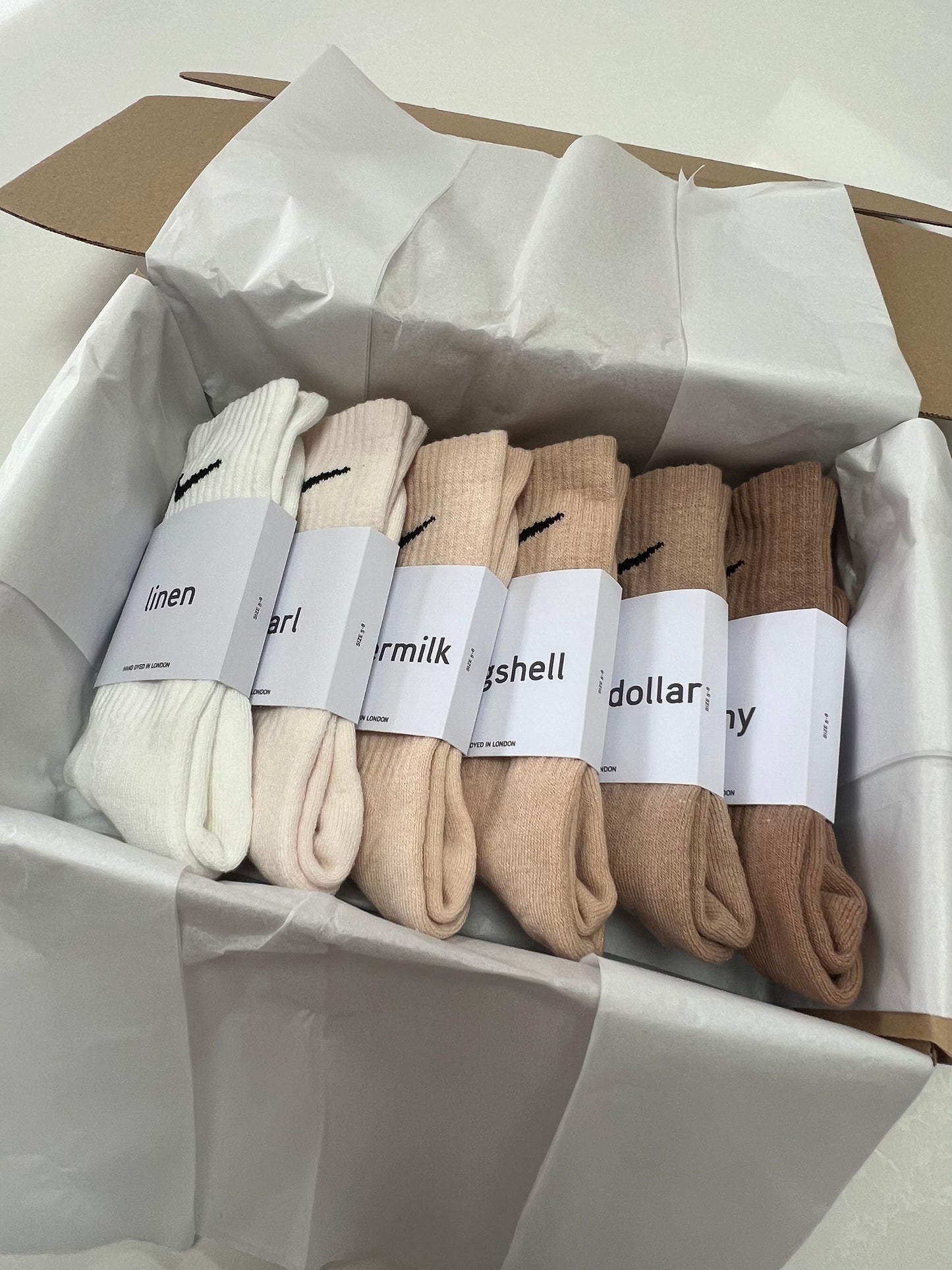 6 pairs Nike crew socks. 6 pack Nike everyday crew socks. Hand dyed colours.