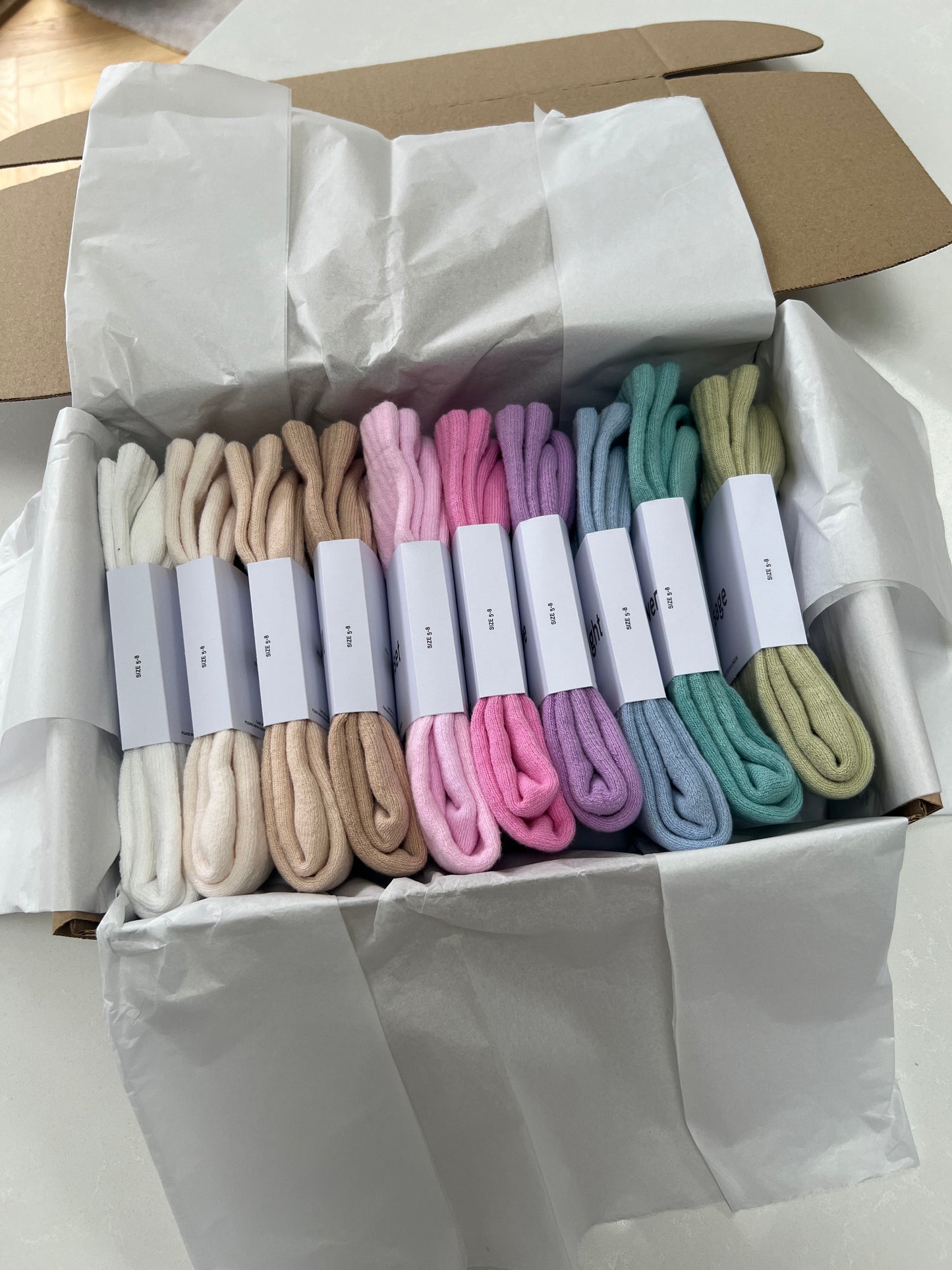 10 pairs Nike crew socks. 10 pack Nike everyday crew socks. Hand dyed colours.