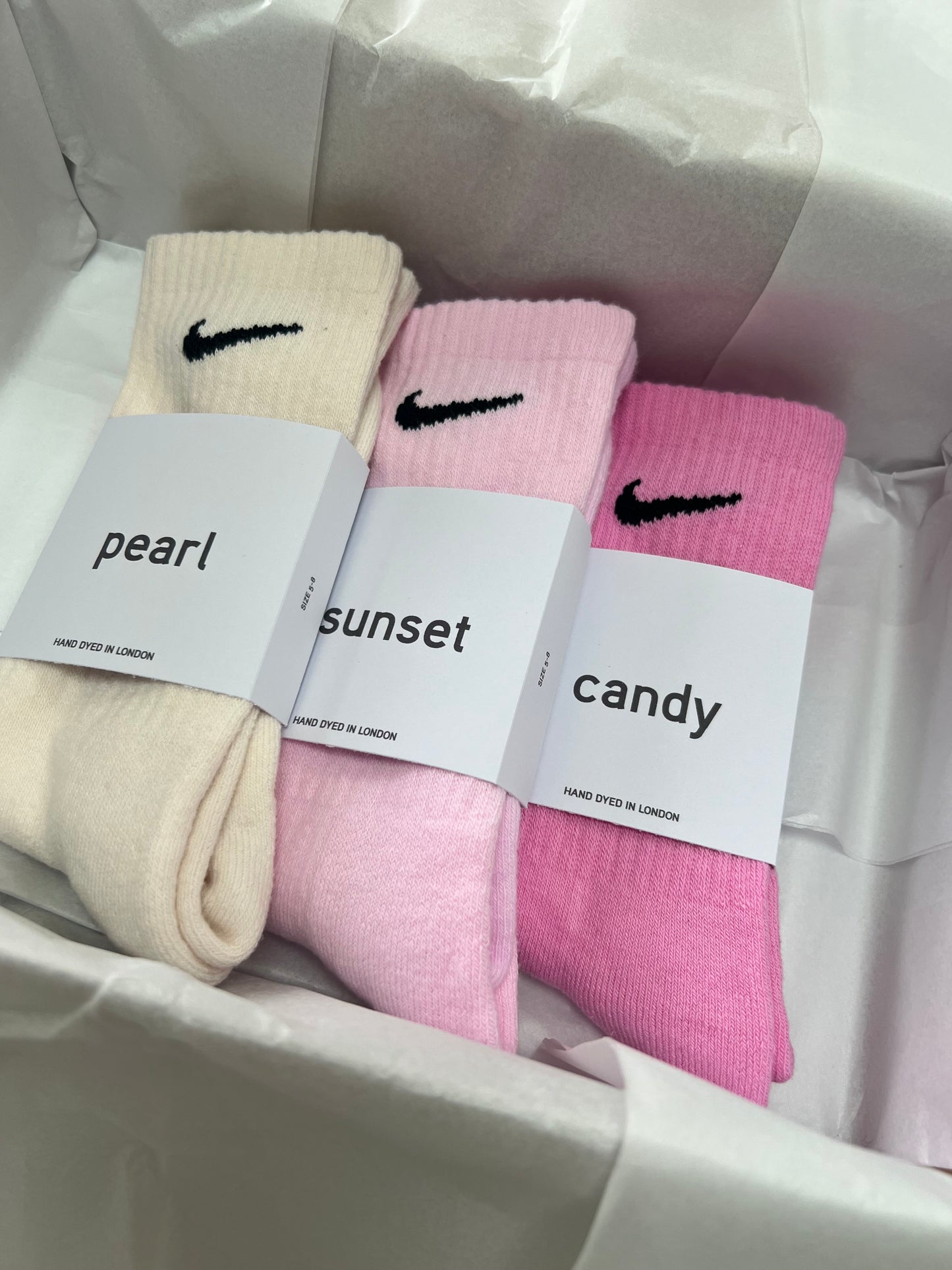 3 pairs Nike crew socks. 3 pack Nike everyday crew socks. Hand dyed colours.