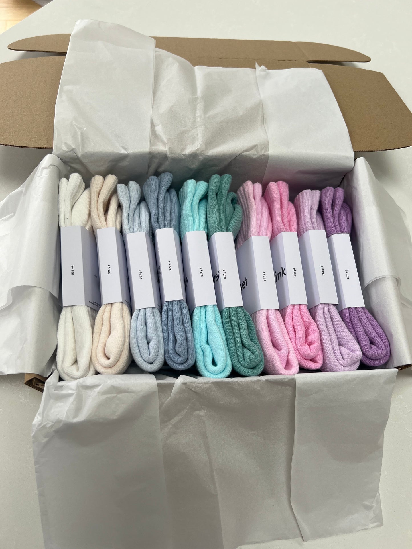 10 pairs Nike crew socks. 10 pack Nike everyday crew socks. Hand dyed colours.