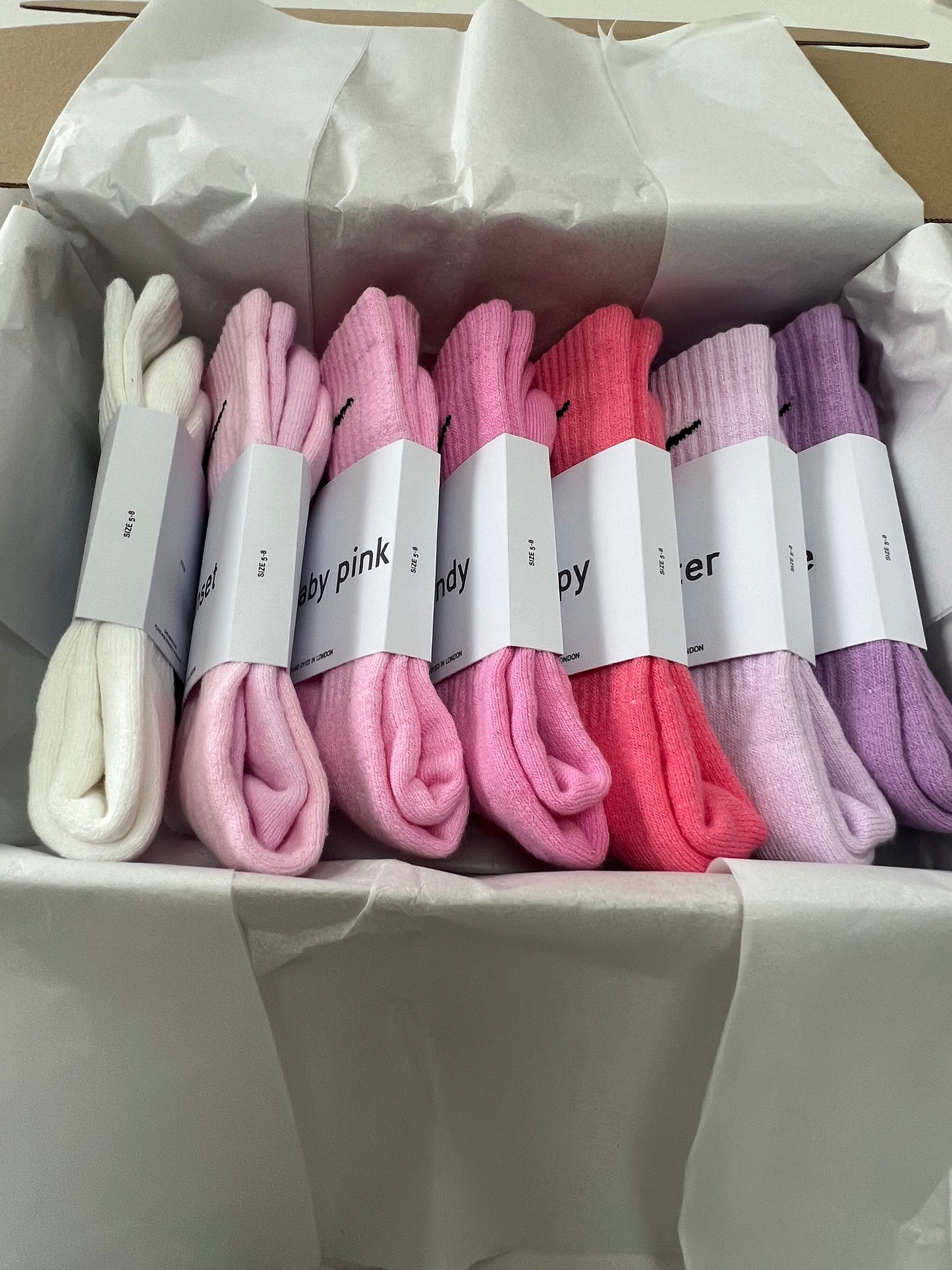 7 pairs Nike crew socks. 7 pack Nike everyday crew socks. Hand dyed colours.