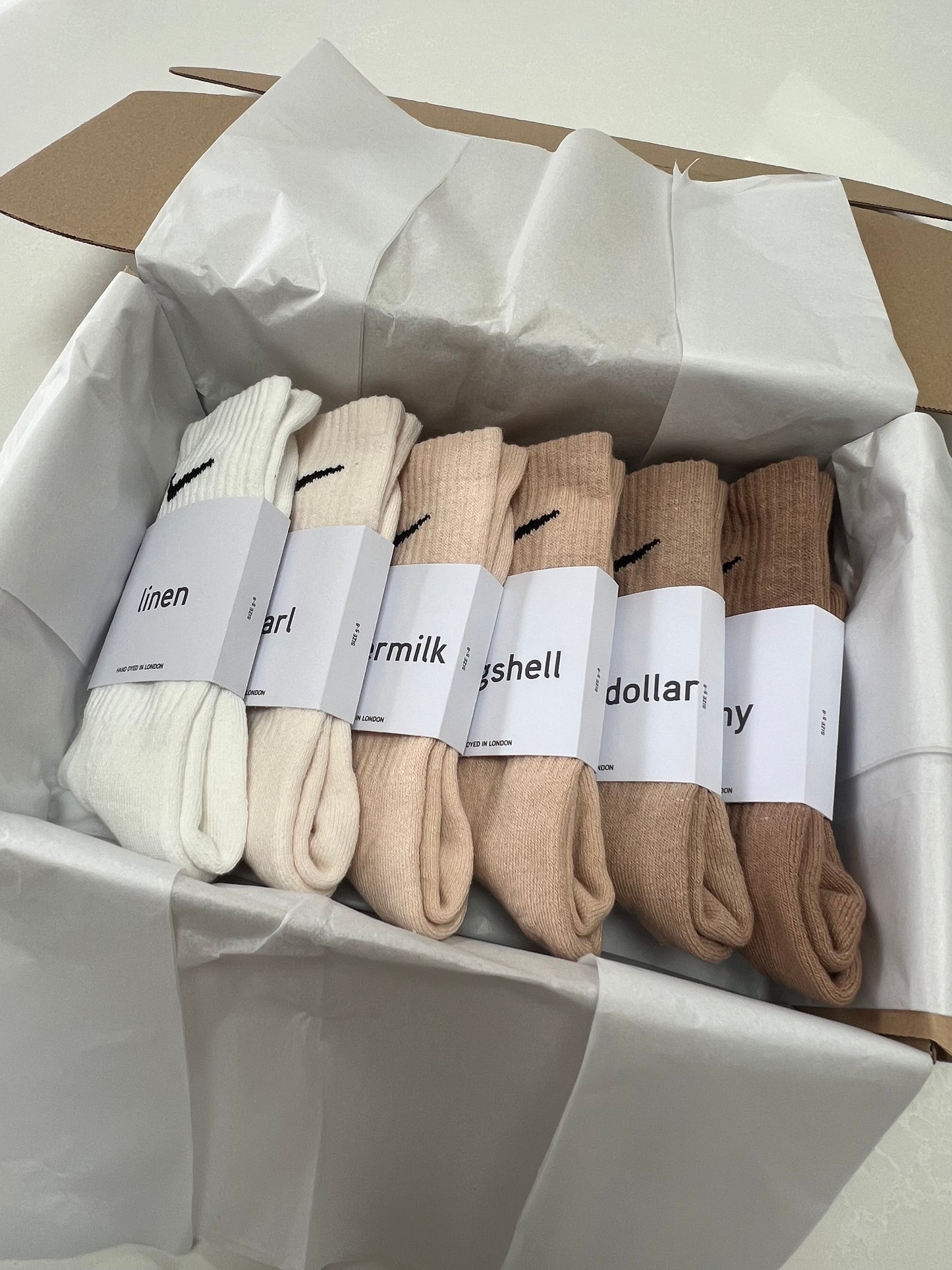 6 pairs Nike crew socks. 6 pack Nike everyday crew socks. Hand dyed colours.