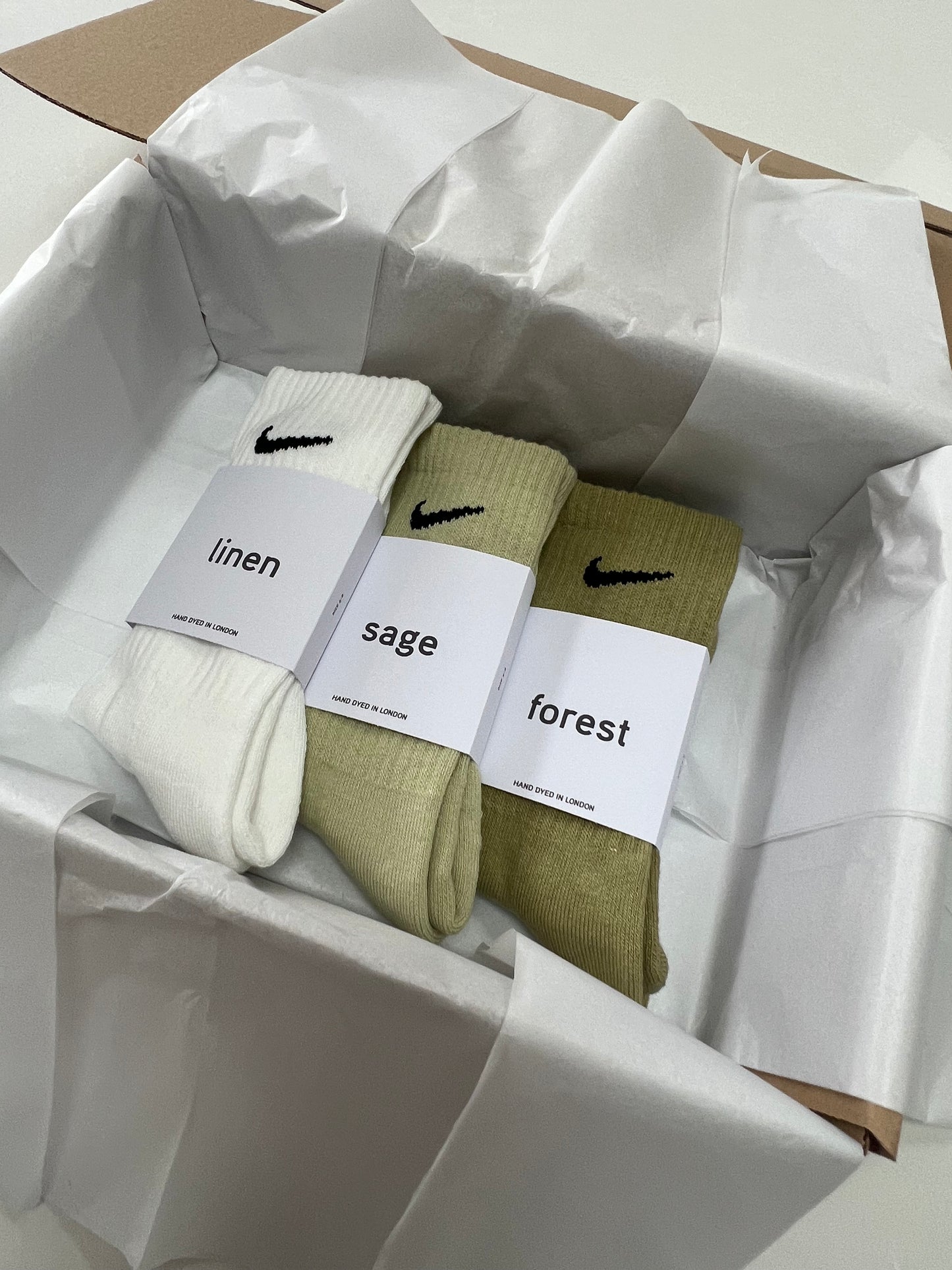 3 pairs Nike crew socks. 3 pack Nike everyday crew socks. Hand dyed colours.