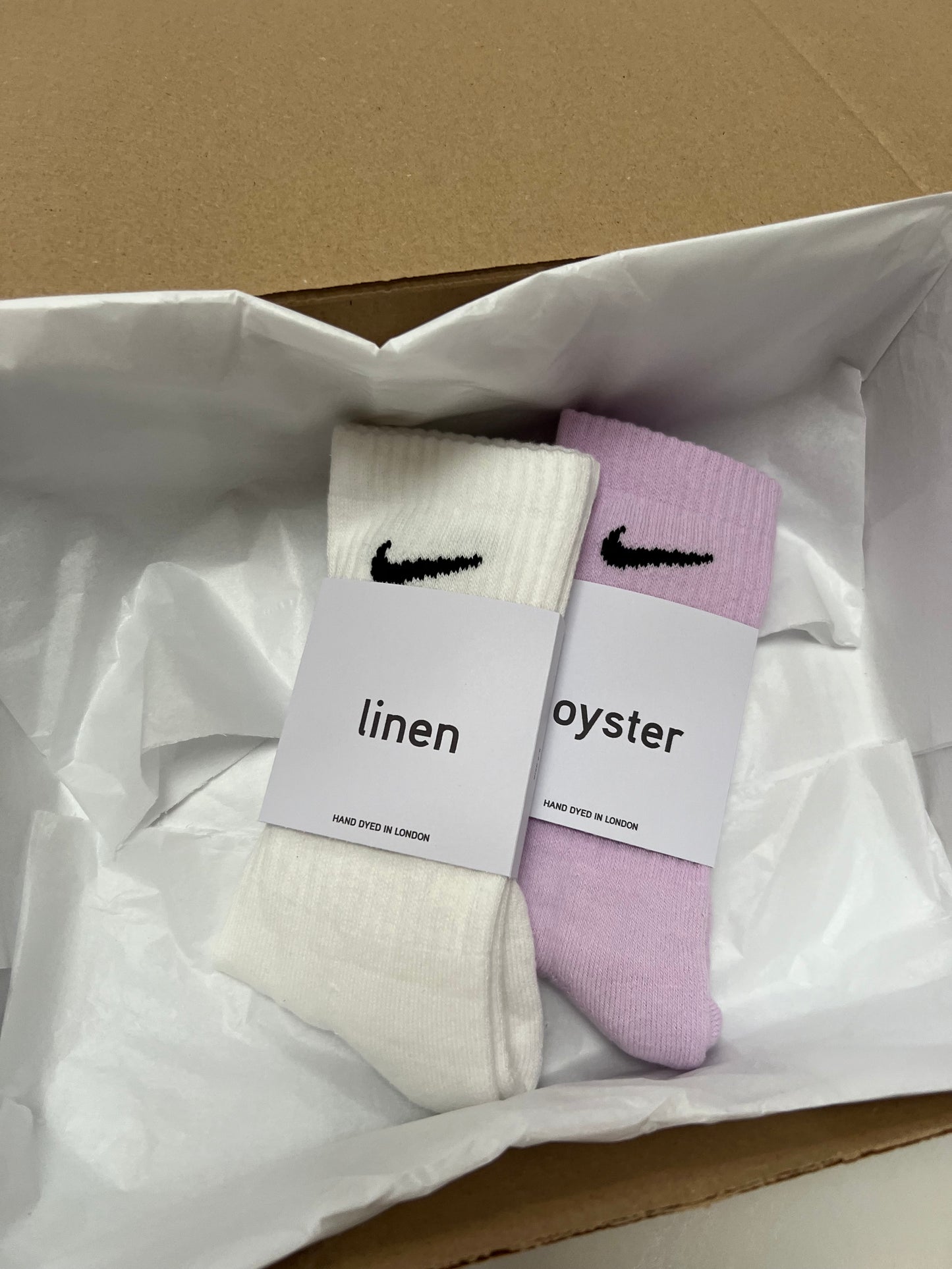 2 pairs Nike crew socks. 2 pack Nike everyday crew socks. Hand dyed colours.