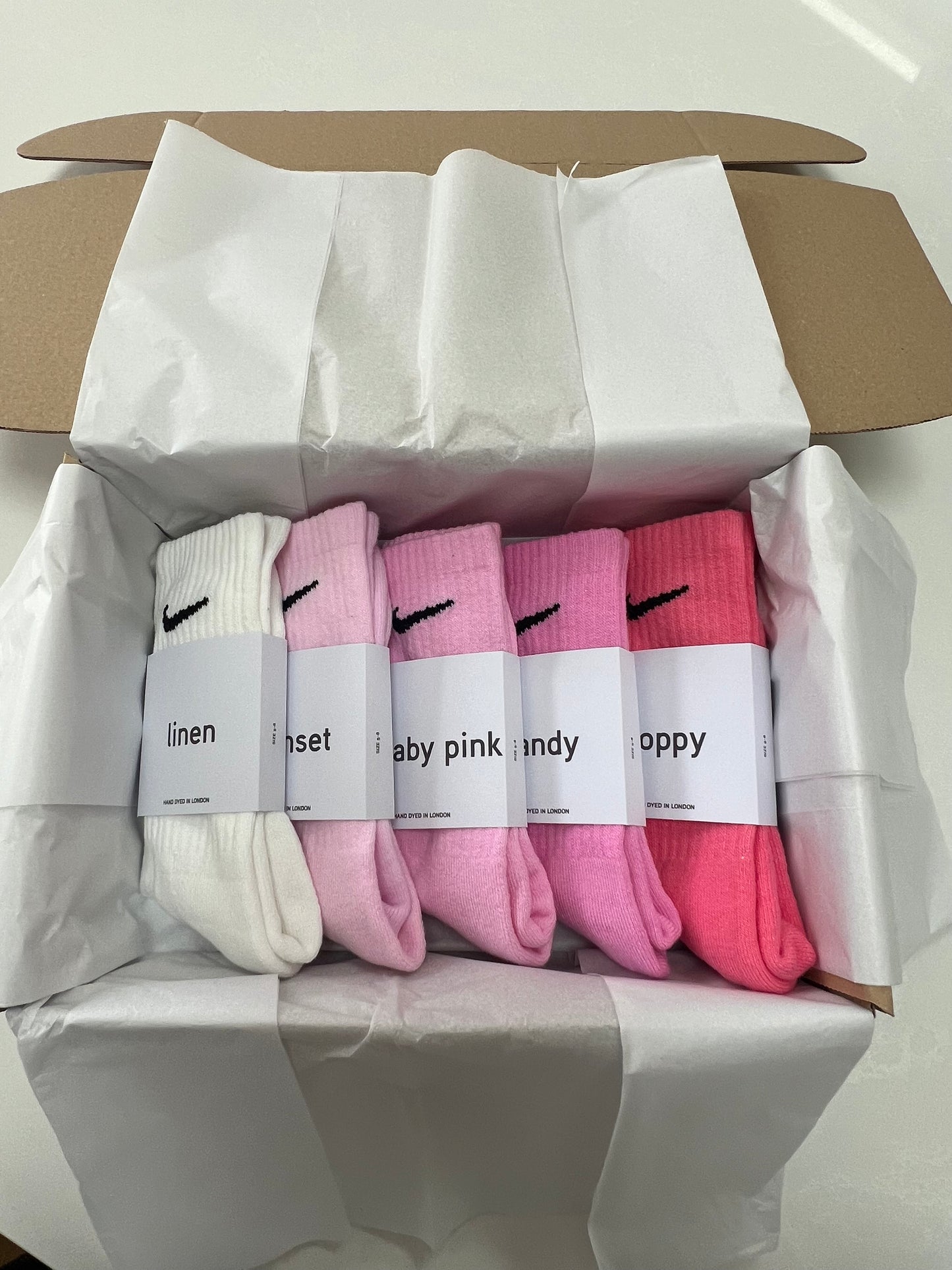 5 pairs Nike crew socks. 5 pack Nike everyday crew socks. Hand dyed colours.