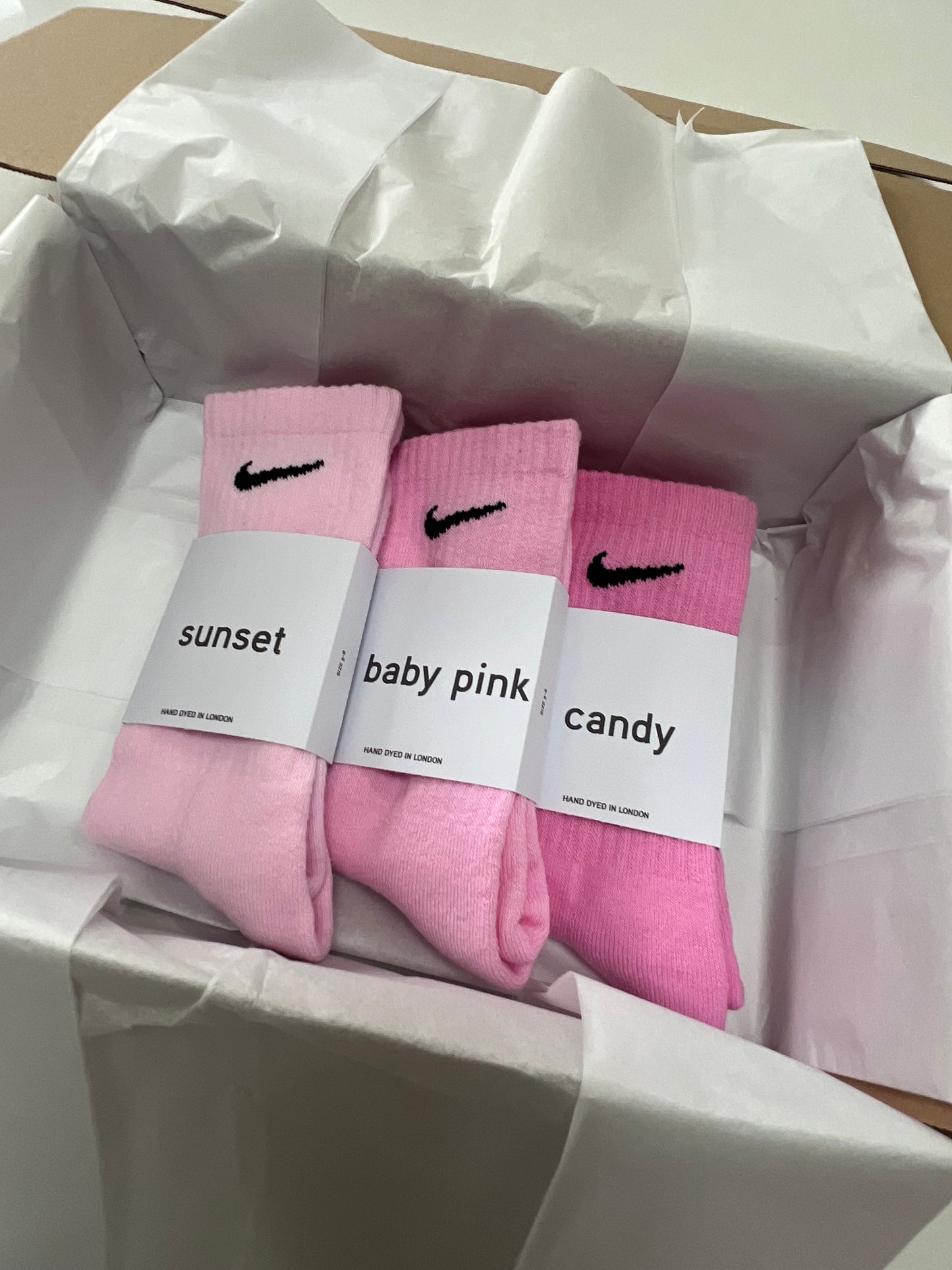 3 pairs Nike crew socks. 3 pack Nike everyday crew socks. Hand dyed colours.