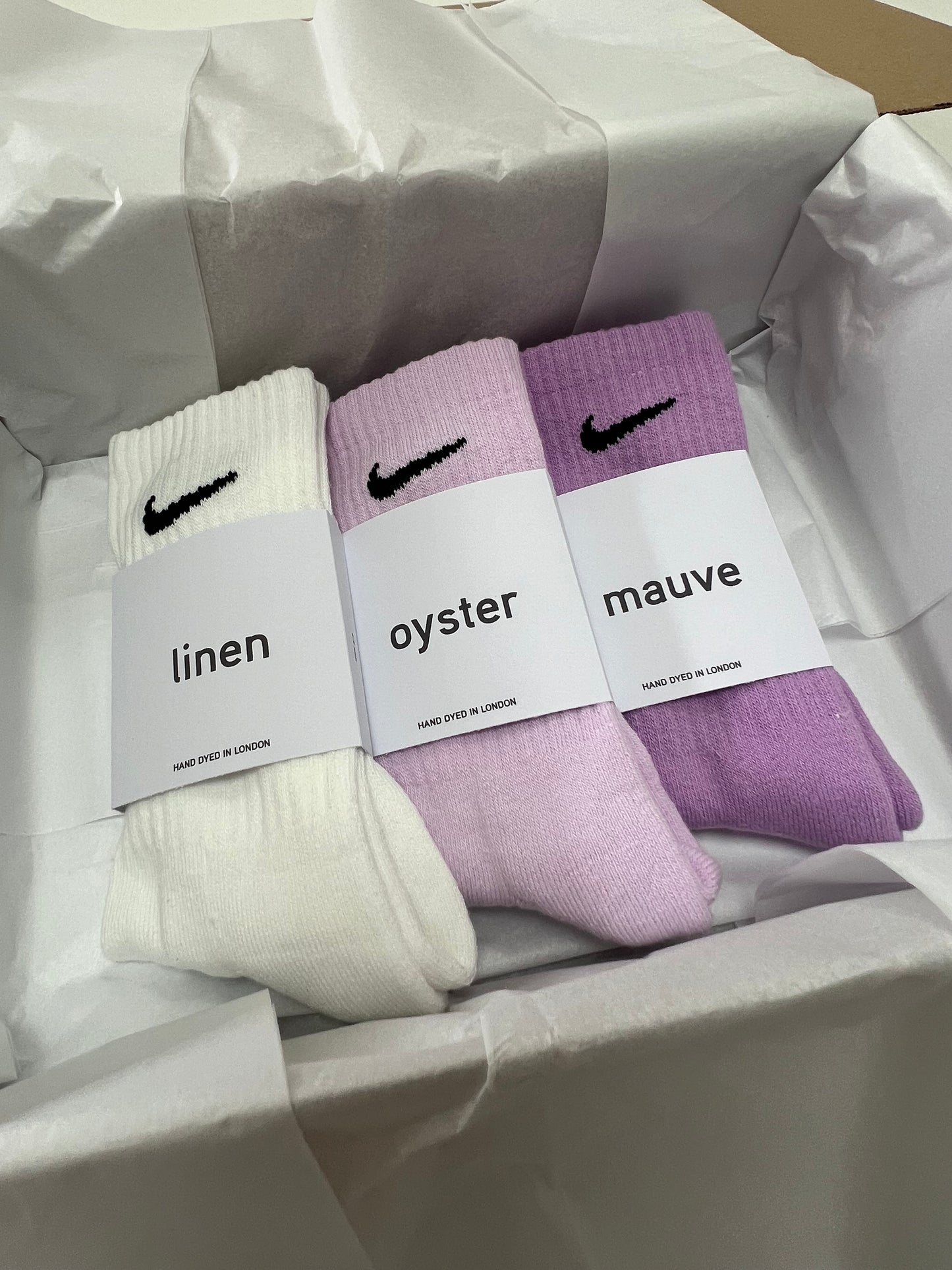 3 pairs Nike crew socks. 3 pack Nike everyday crew socks. Hand dyed colours.