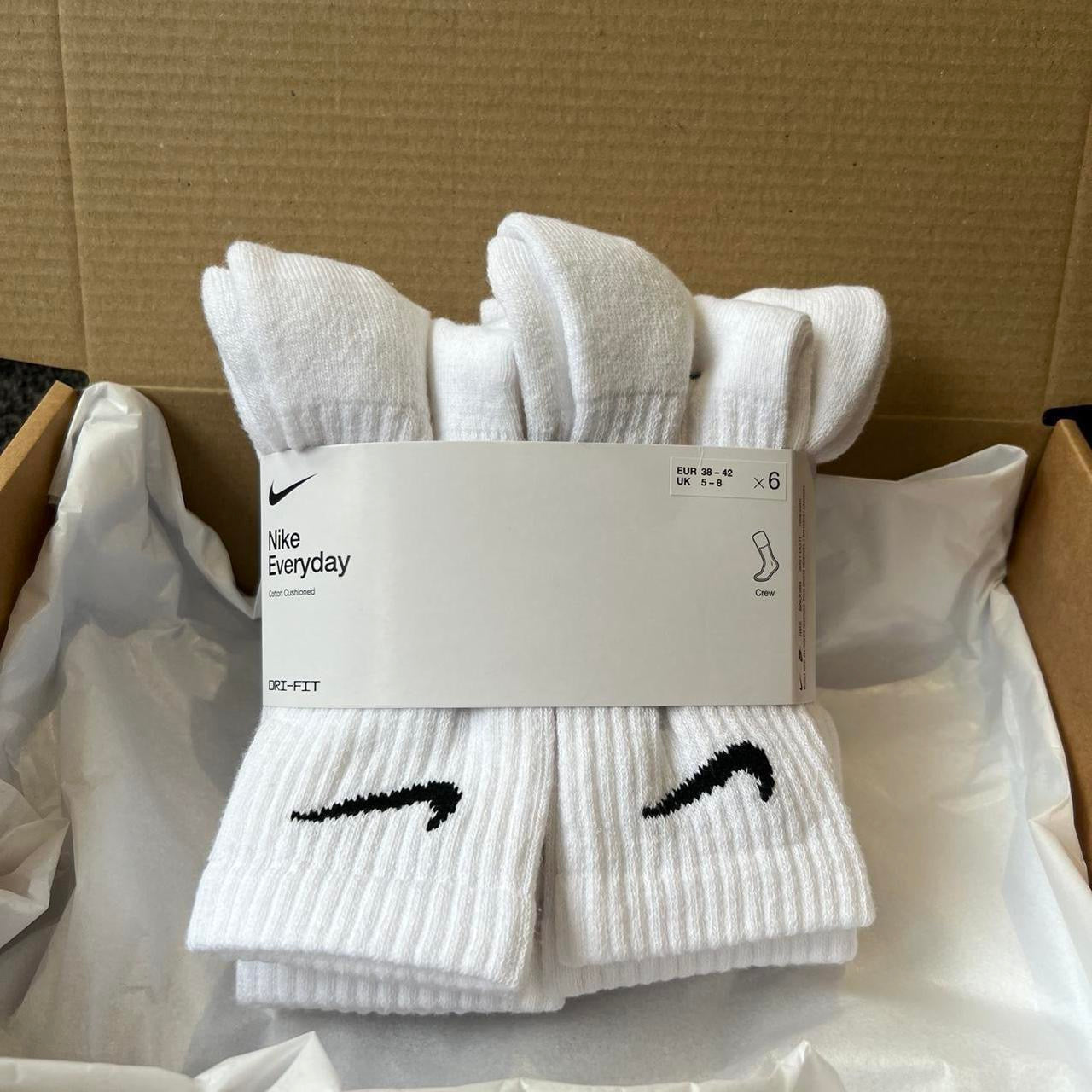6 pairs Nike crew socks. 6 pack Nike everyday crew socks. Hand dyed colours.
