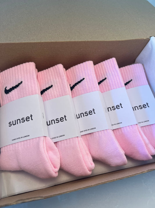 5 pairs Nike crew socks. 5 pack Nike everyday crew socks. Hand dyed colours.
