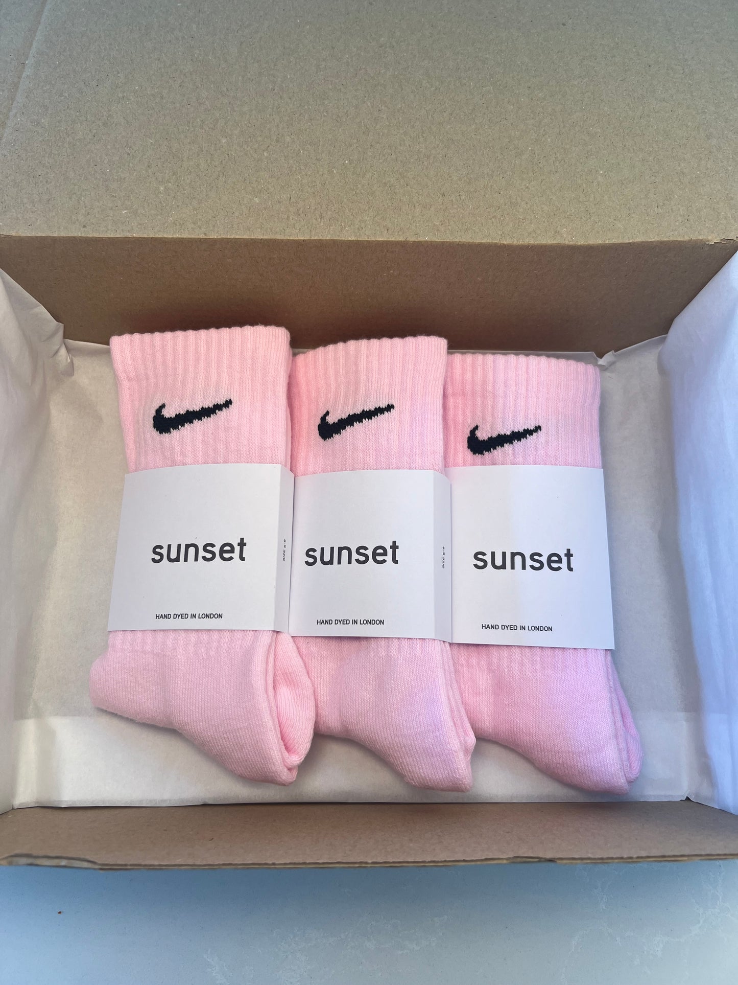 3 pairs Nike crew socks. 3 pack Nike everyday crew socks. Hand dyed colours.