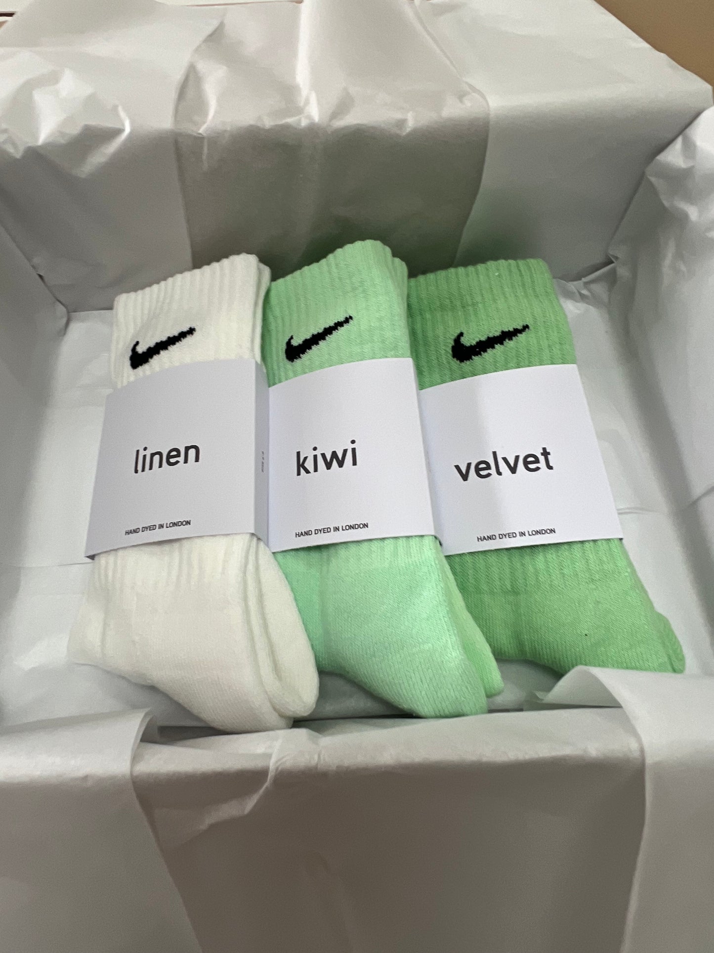 3 pairs Nike crew socks. 3 pack Nike everyday crew socks. Hand dyed colours.