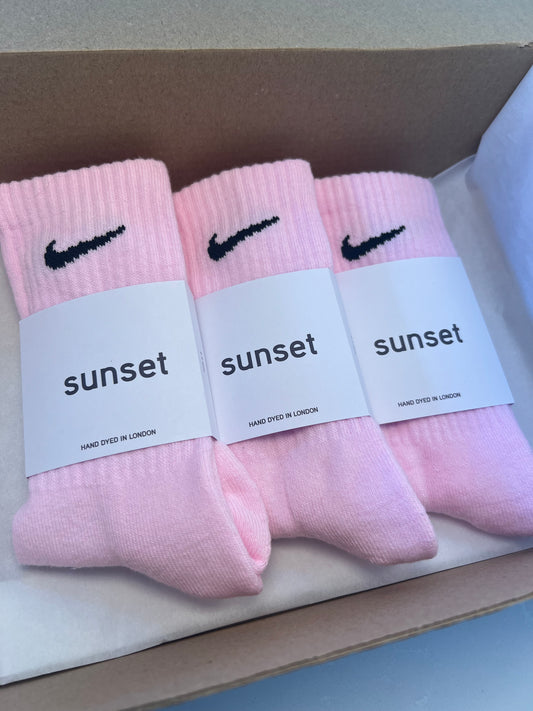 3 pairs Nike crew socks. 3 pack Nike everyday crew socks. Hand dyed colours.