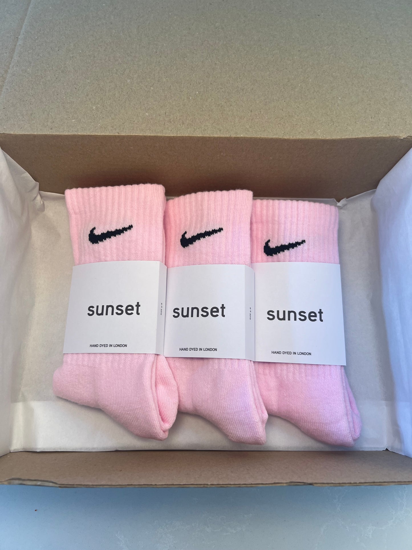 3 pairs Nike crew socks. 3 pack Nike everyday crew socks. Hand dyed colours.