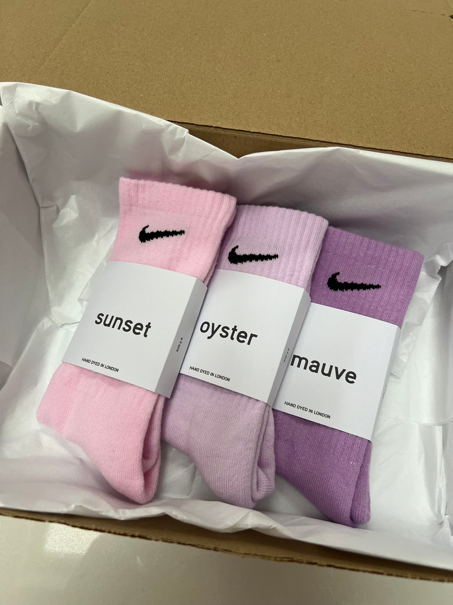 3 pairs Nike crew socks. 3 pack Nike everyday crew socks. Hand dyed colours.