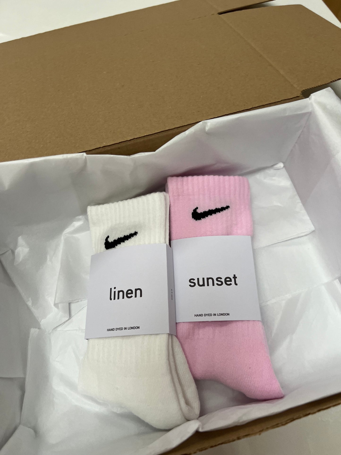 2 pairs Nike crew socks. 2 pack Nike everyday crew socks. Hand dyed colours.