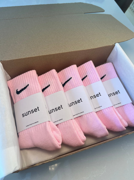 5 pairs Nike crew socks. 5 pack Nike everyday crew socks. Hand dyed colours.