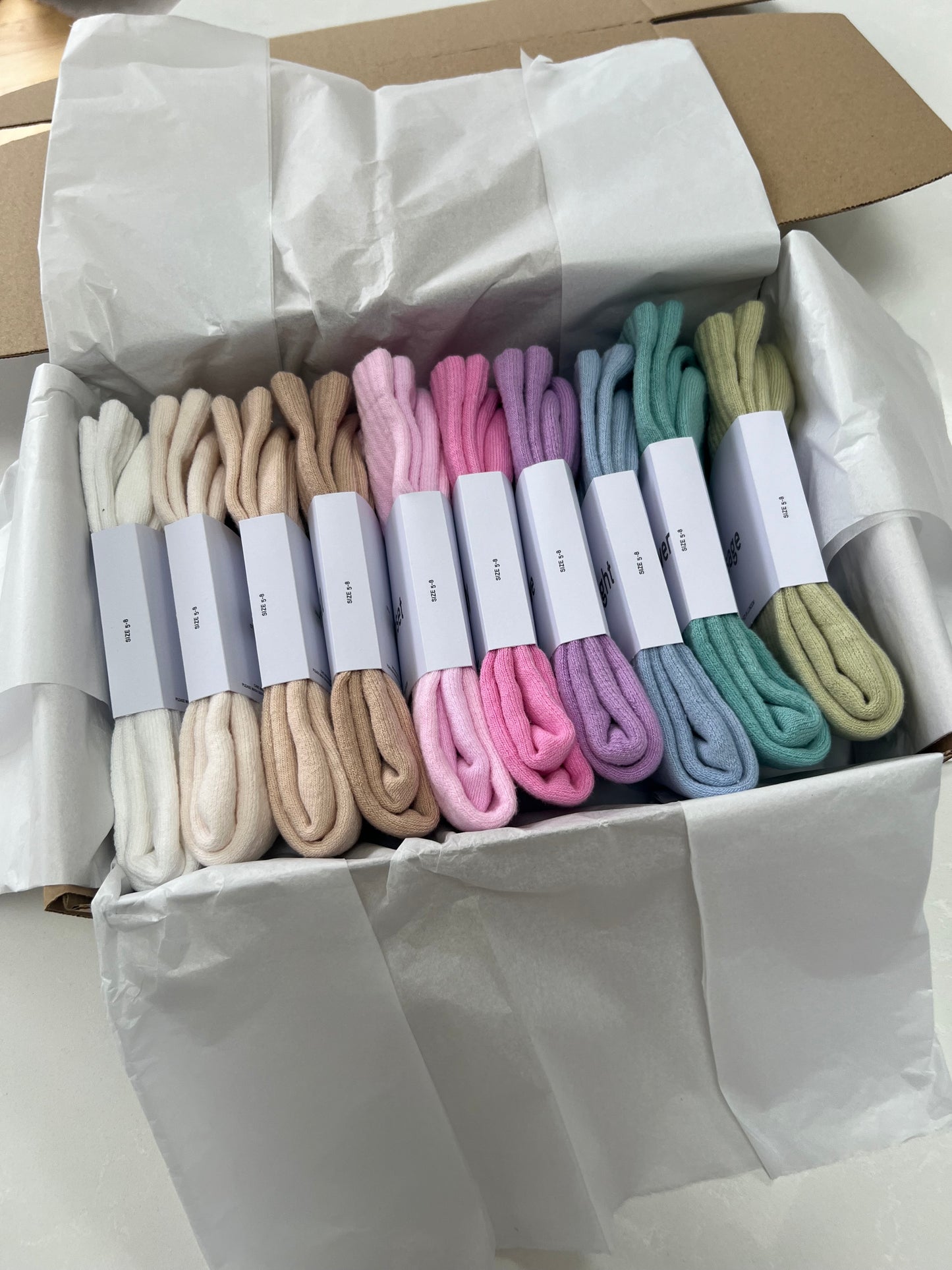 10 pairs Nike crew socks. 10 pack Nike everyday crew socks. Hand dyed colours.