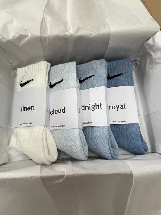 4 pairs Nike crew socks. 4 pack Nike everyday crew socks. Hand dyed colours.