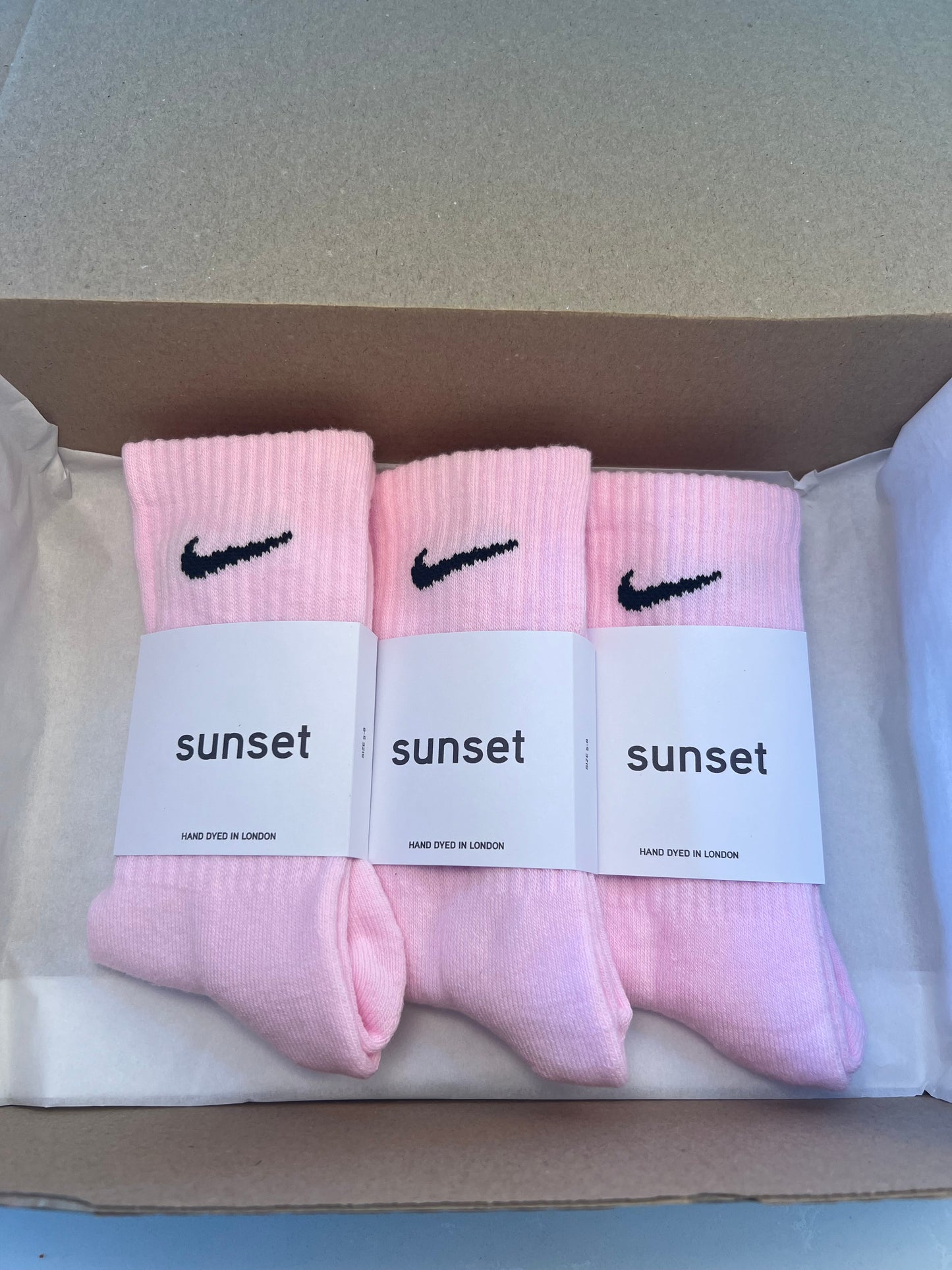 3 pairs Nike crew socks. 3 pack Nike everyday crew socks. Hand dyed colours.