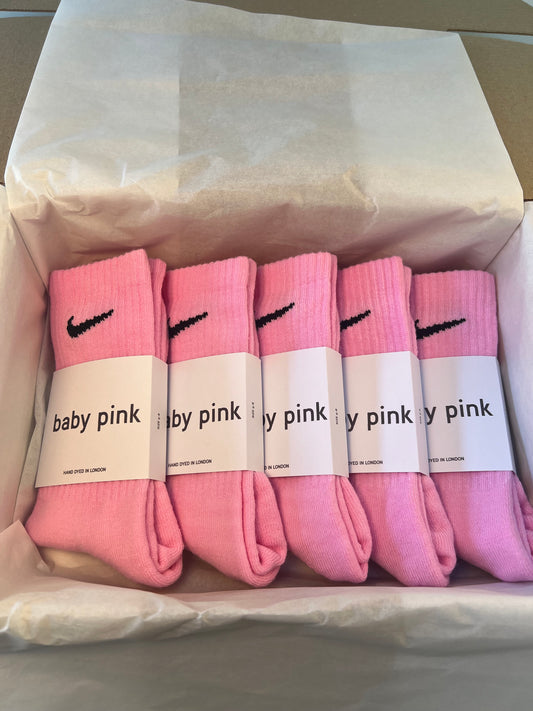 5 pairs Nike crew socks. 5 pack Nike everyday crew socks. Hand dyed colours.