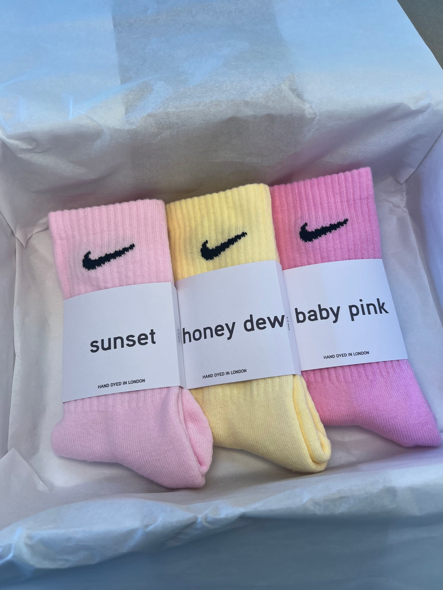 3 pairs Nike crew socks. 3 pack Nike everyday crew socks. Hand dyed colours.