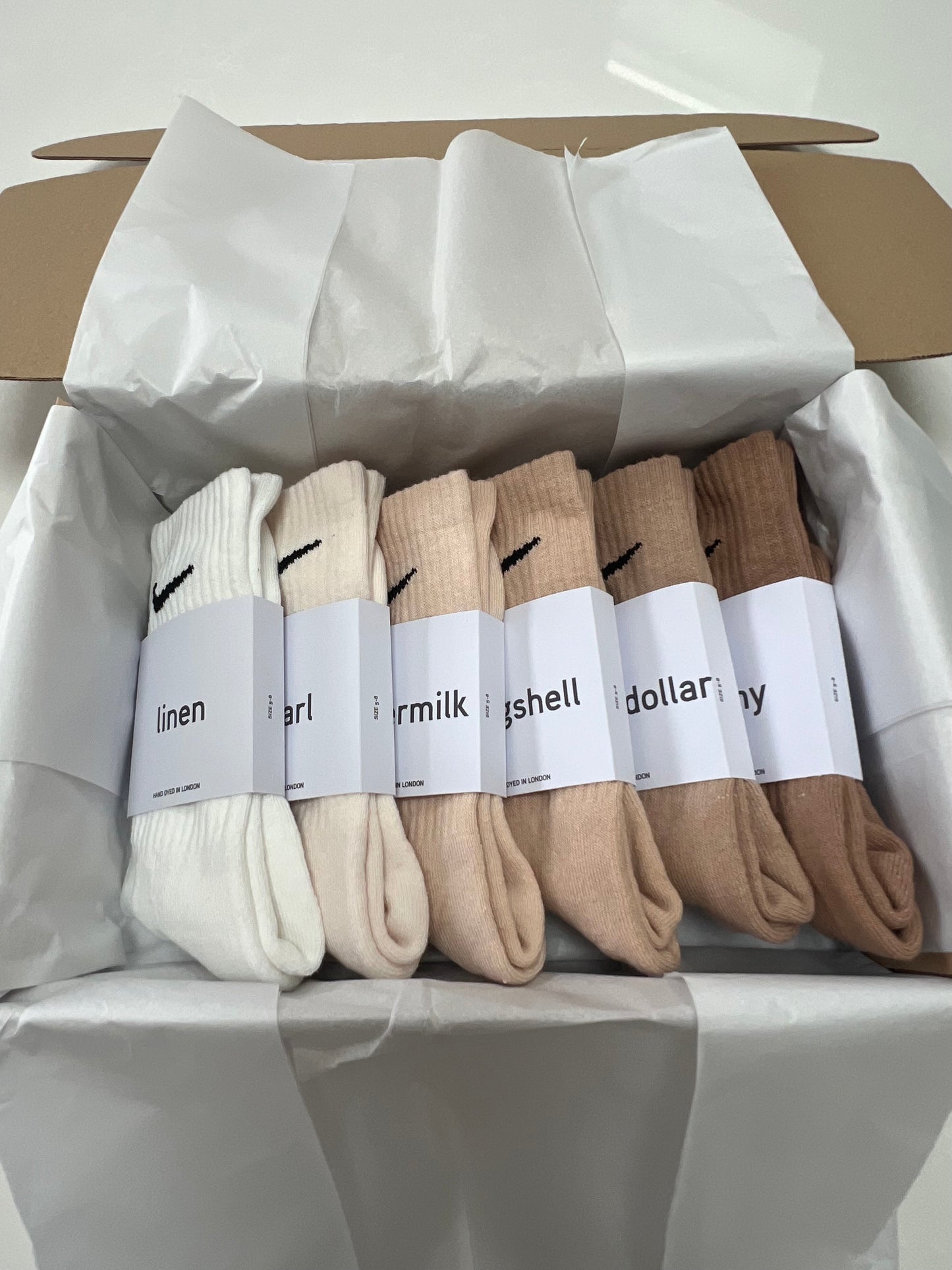 6 pairs Nike crew socks. 6 pack Nike everyday crew socks. Hand dyed colours.