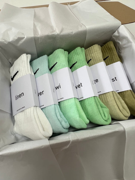 6 pairs Nike crew socks. 6 pack Nike everyday crew socks. Hand dyed colours.
