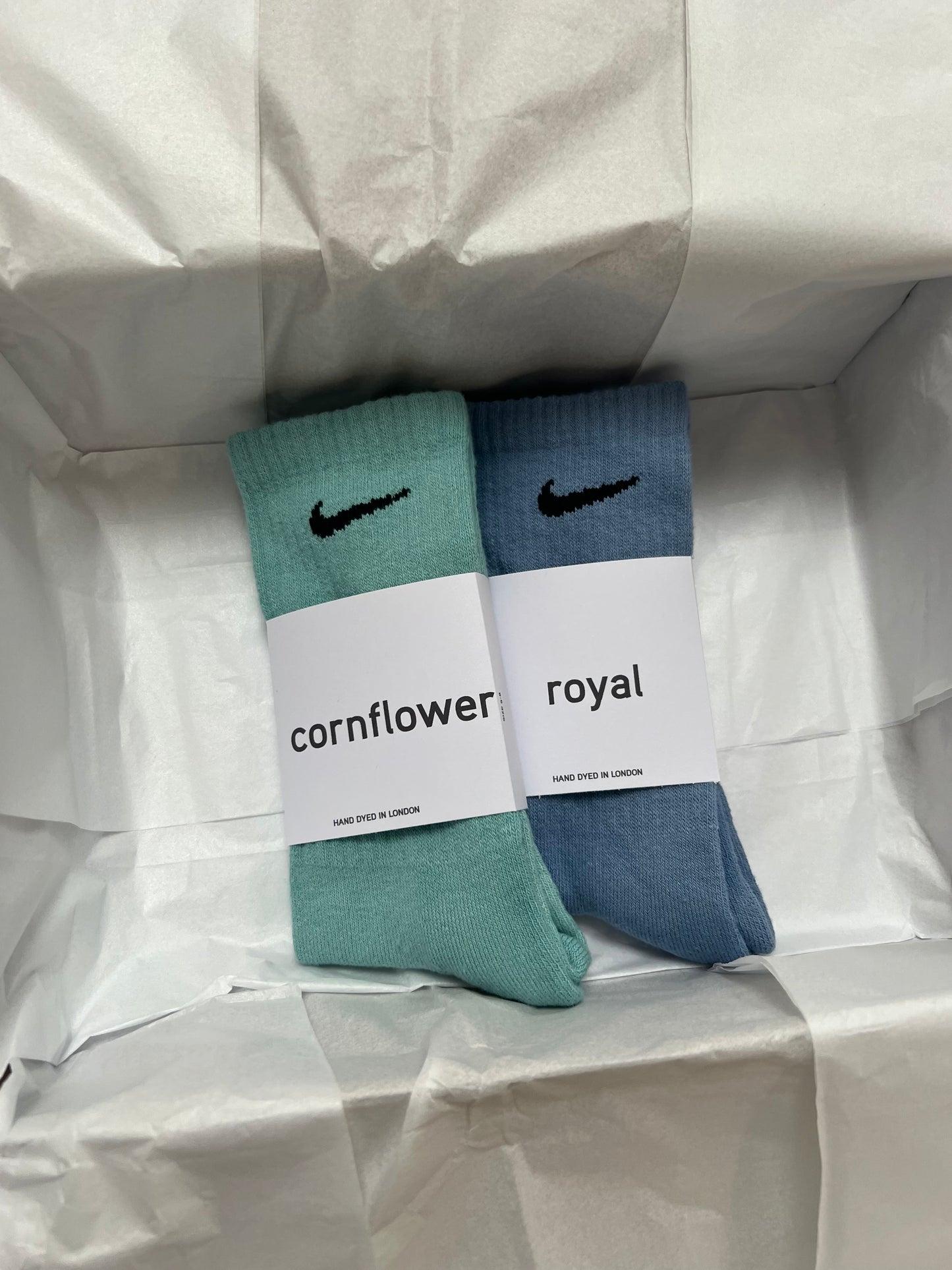 2 pairs Nike crew socks. 2 pack Nike everyday crew socks. Hand dyed colours.