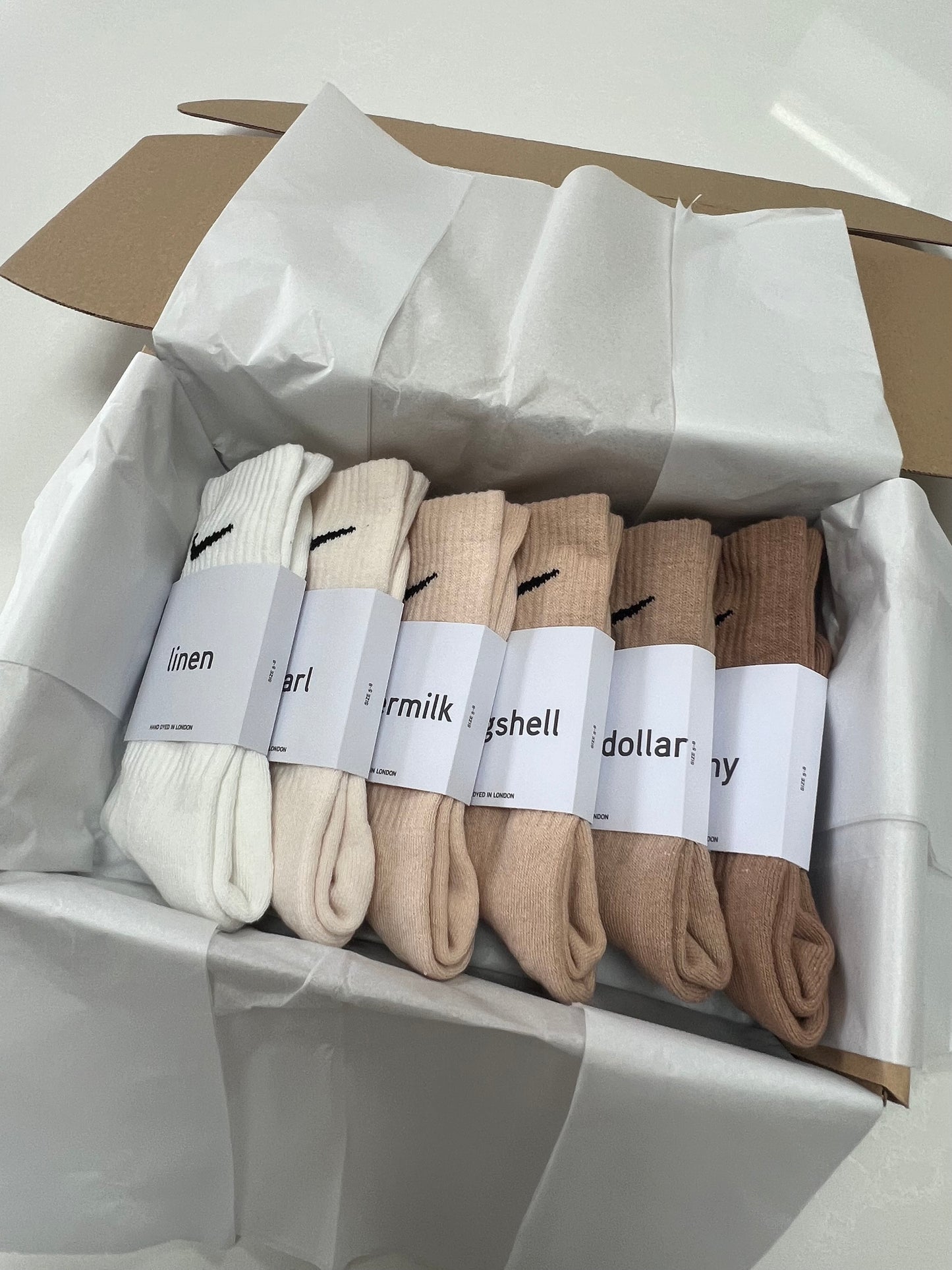 6 pairs Nike crew socks. 6 pack Nike everyday crew socks. Hand dyed colours.