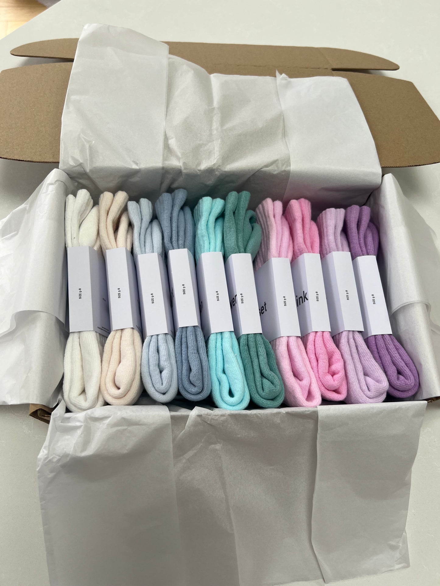 10 pairs Nike crew socks. 10 pack Nike everyday crew socks. Hand dyed colours.
