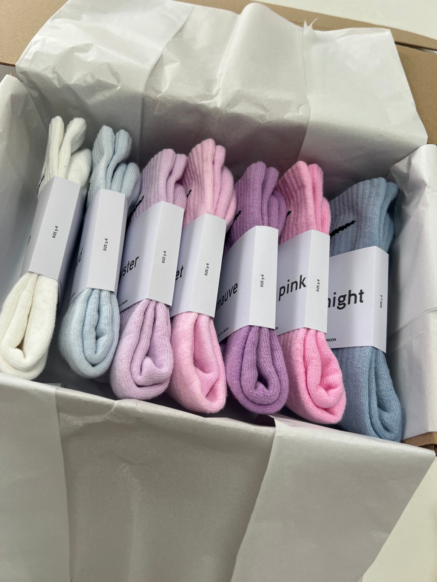 7 pairs Nike crew socks. 7 pack Nike everyday crew socks. Hand dyed colours.