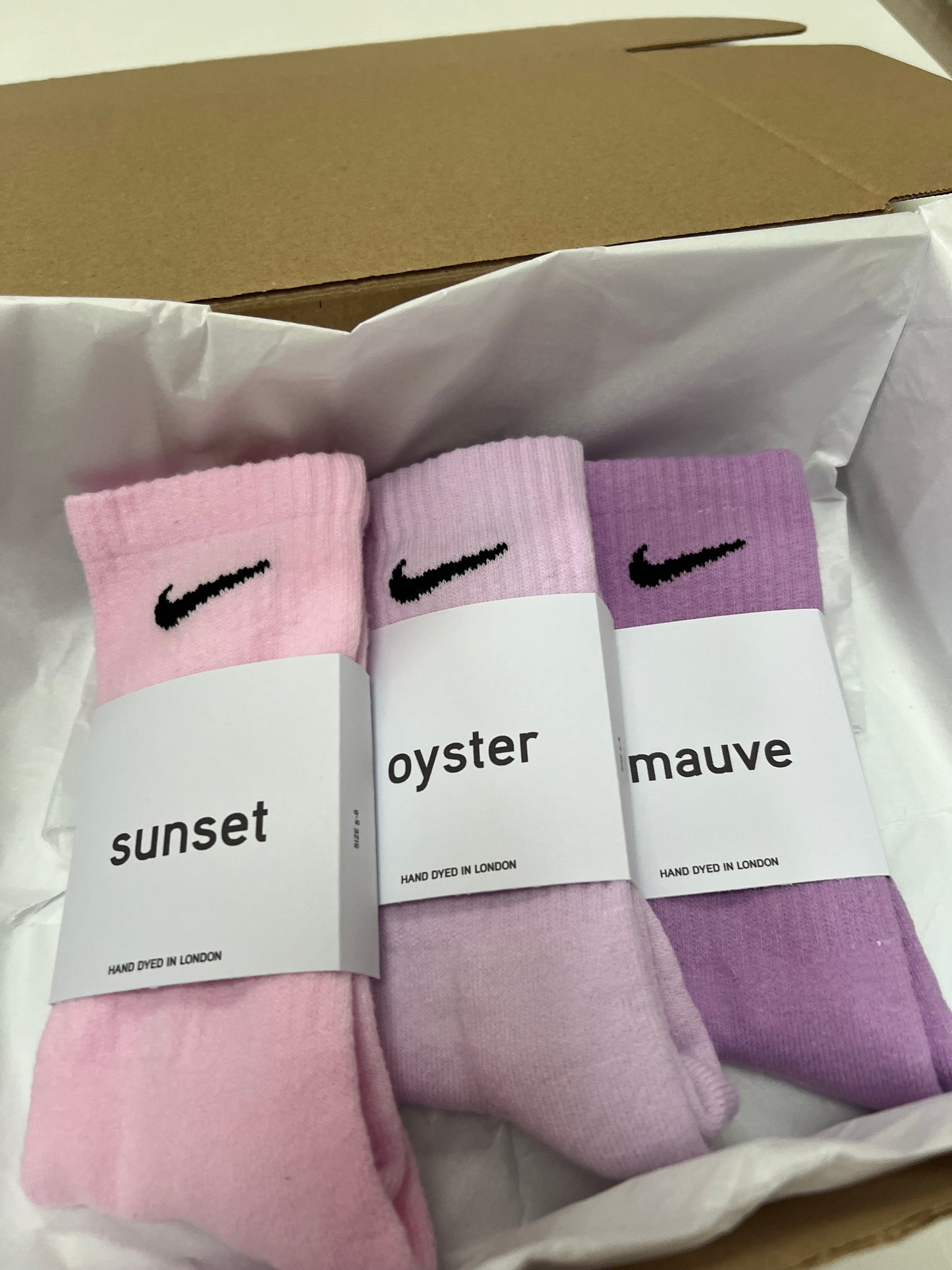 3 pairs Nike crew socks. 3 pack Nike everyday crew socks. Hand dyed colours.