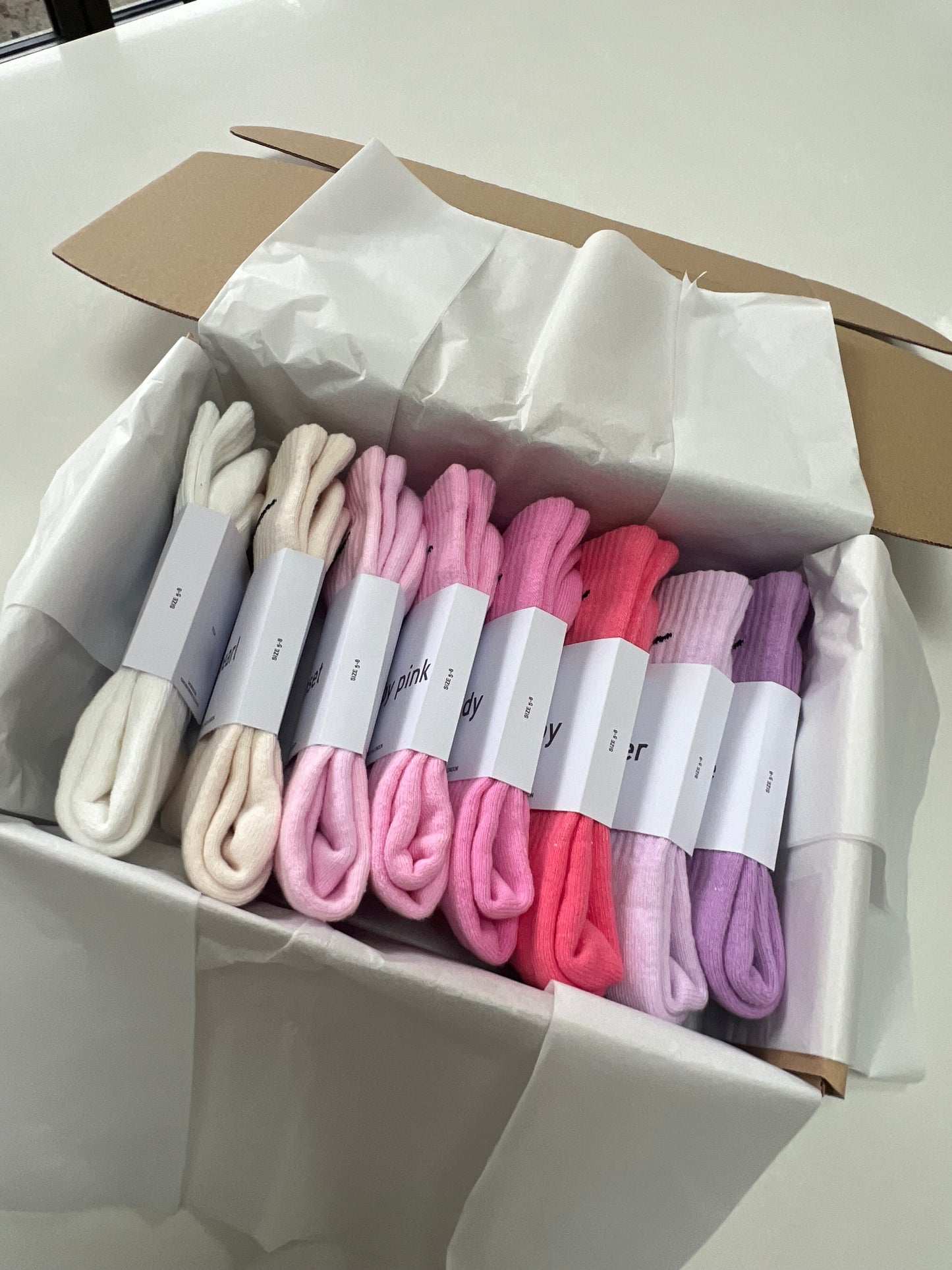 8 pairs Nike crew socks. 8 pack Nike everyday crew socks. Hand dyed colours.