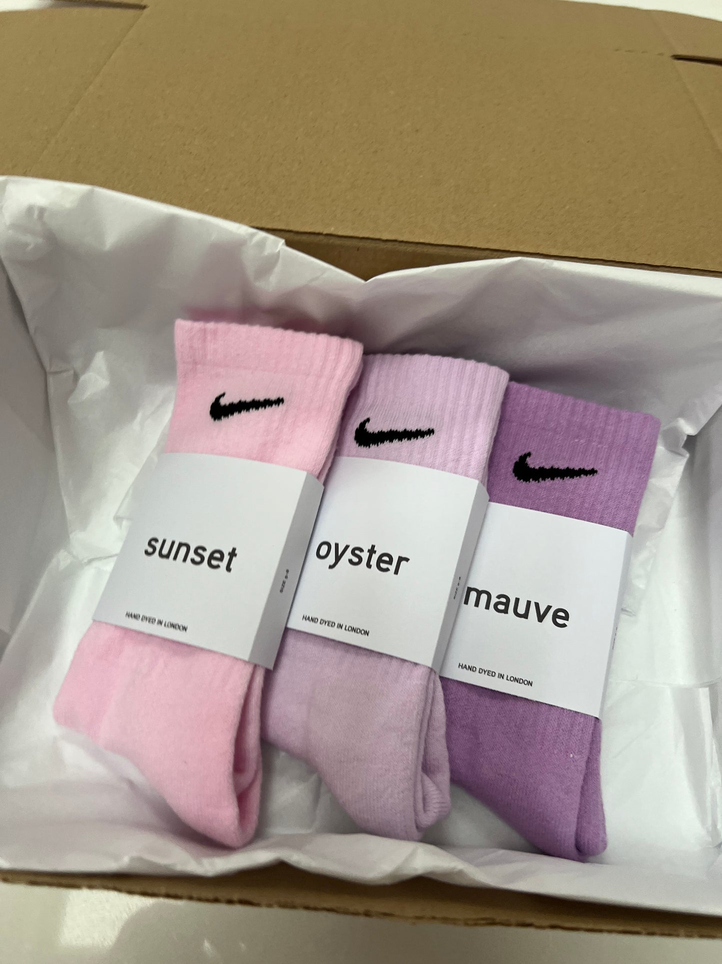 3 pairs Nike crew socks. 3 pack Nike everyday crew socks. Hand dyed colours.