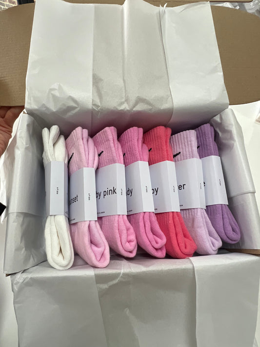 7 pairs Nike crew socks. 7 pack Nike everyday crew socks. Hand dyed colours.