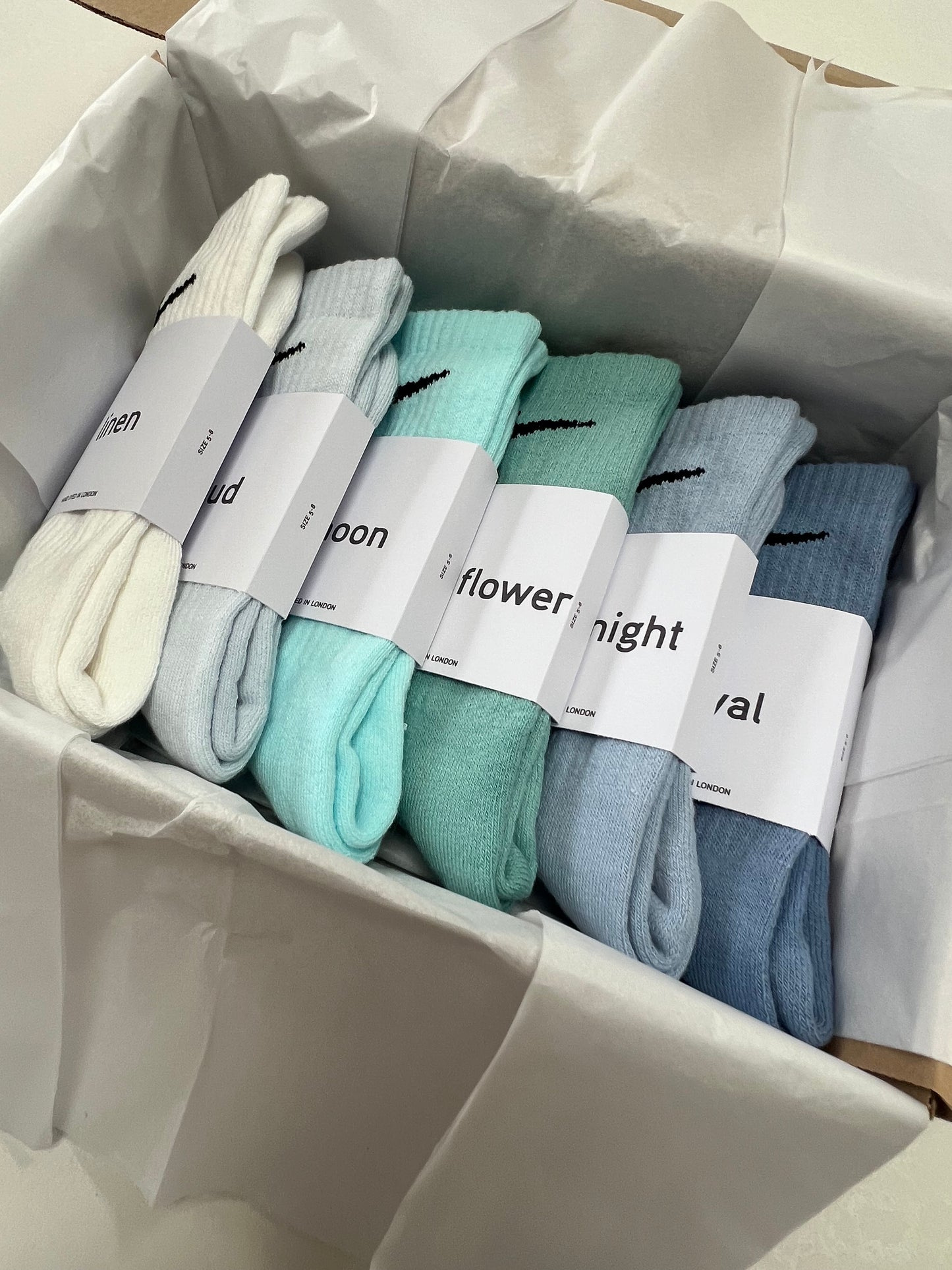 6 pairs Nike crew socks. 6 pack Nike everyday crew socks. Hand dyed colours.