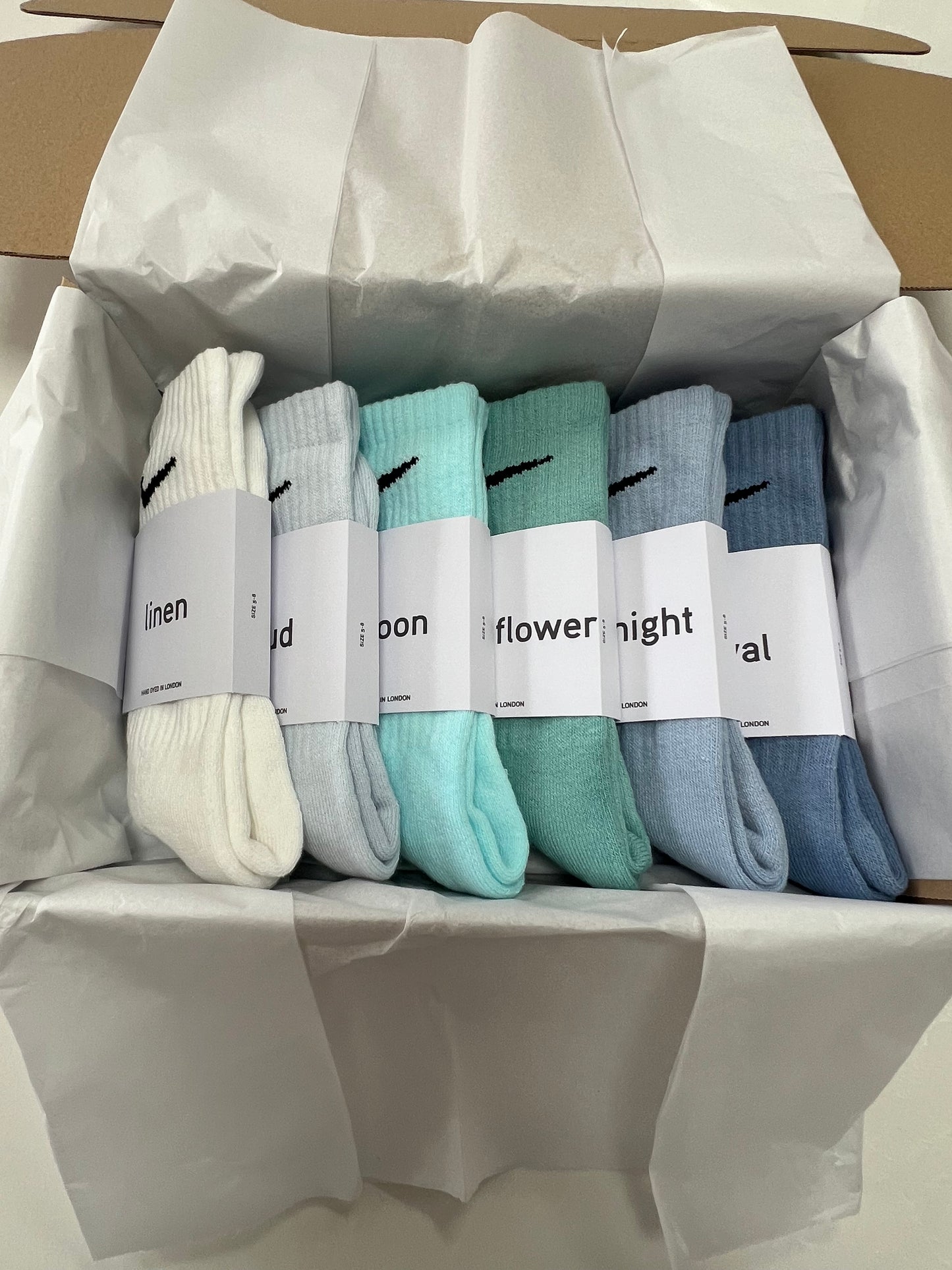6 pairs Nike crew socks. 6 pack Nike everyday crew socks. Hand dyed colours.