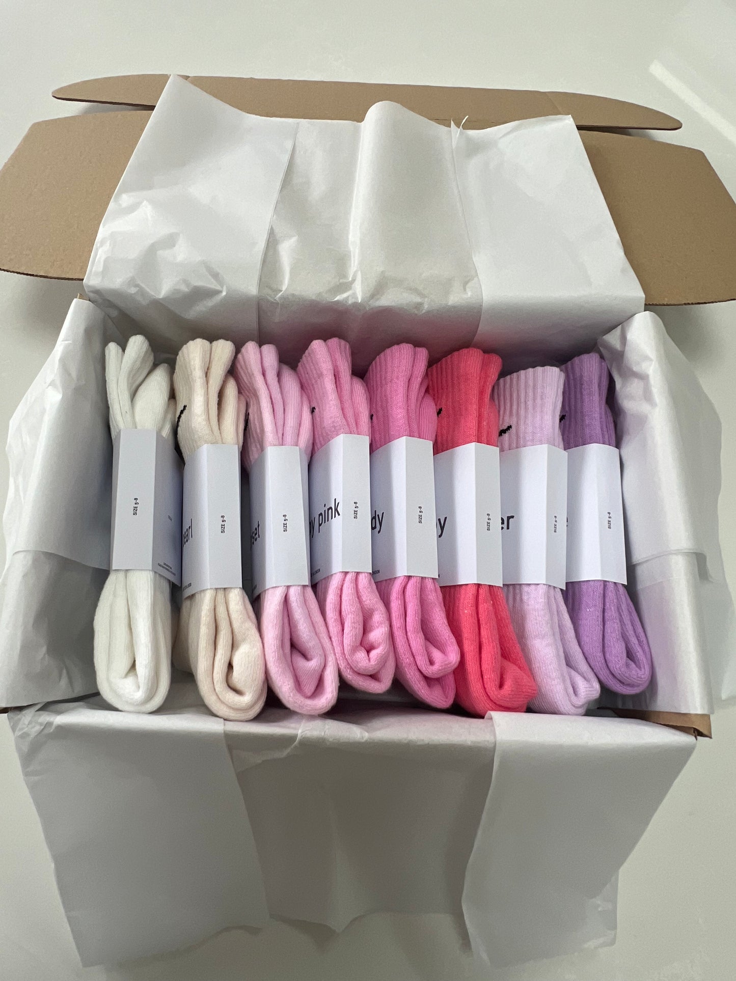 8 pairs Nike crew socks. 8 pack Nike everyday crew socks. Hand dyed colours.