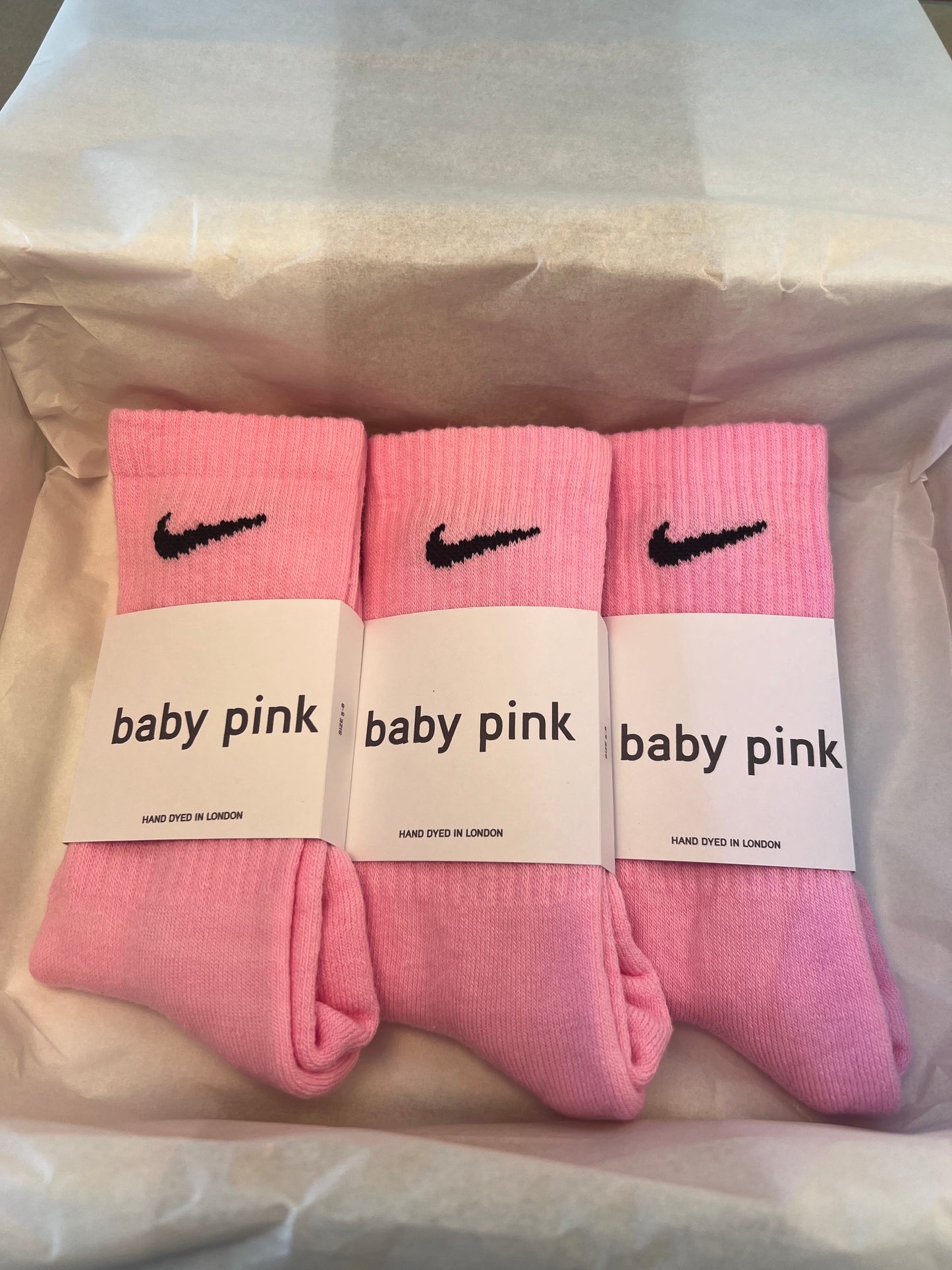 3 pairs Nike crew socks. 3 pack Nike everyday crew socks. Hand dyed colours.