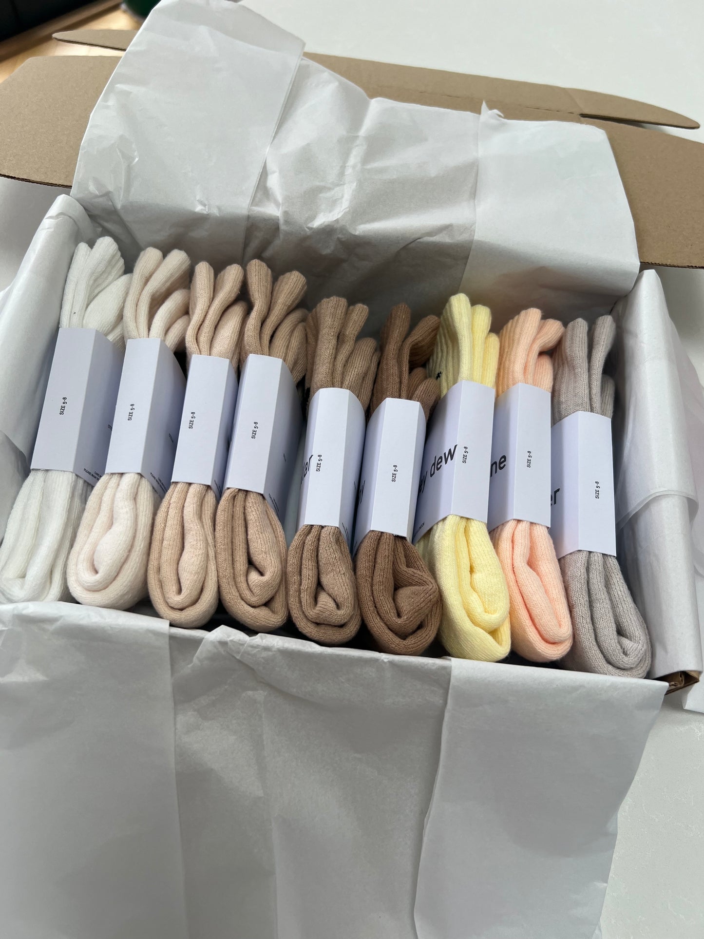 9 pairs Nike crew socks. 9 pack Nike everyday crew socks. Hand dyed colours.