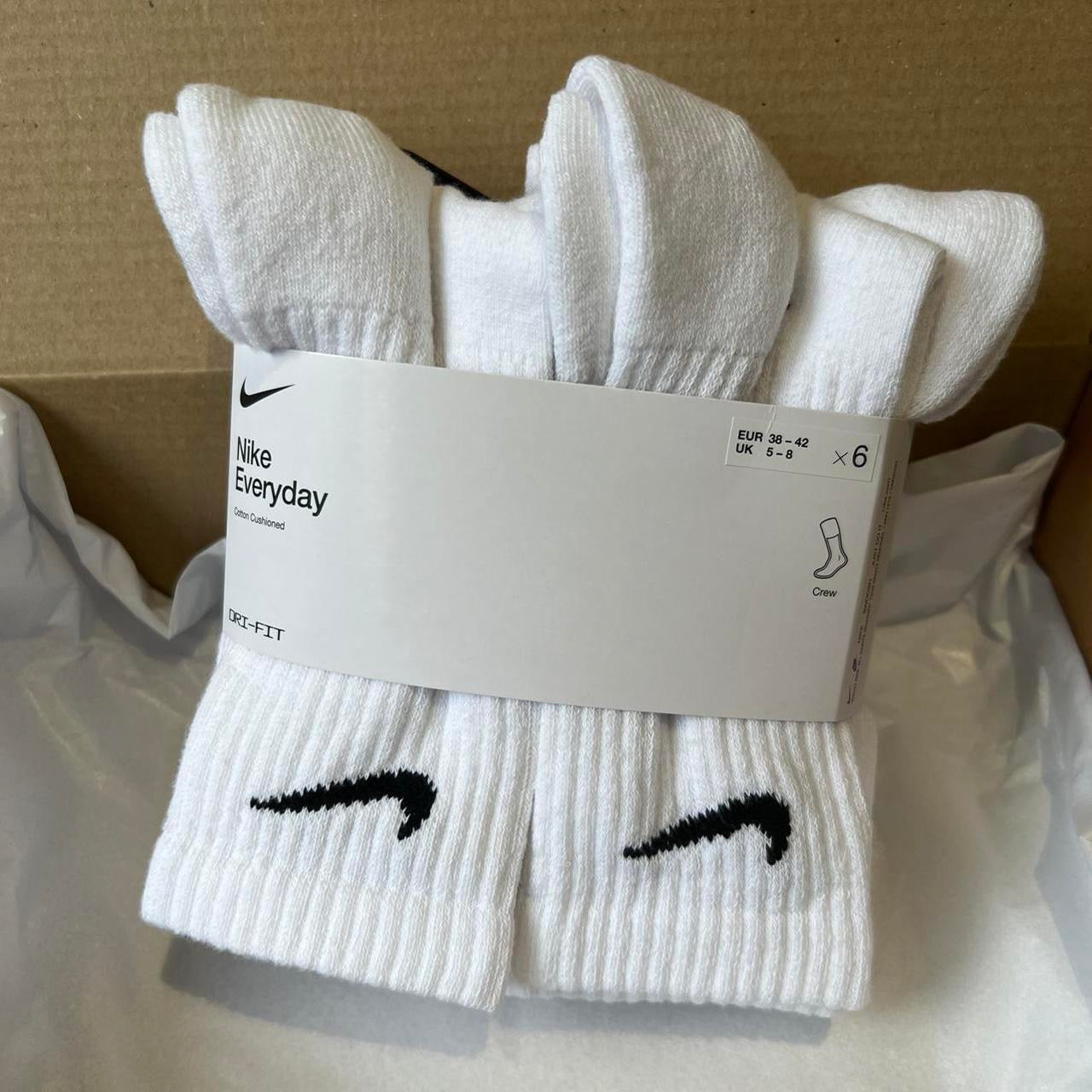 6 pairs Nike crew socks. 6 pack Nike everyday crew socks. Hand dyed colours.