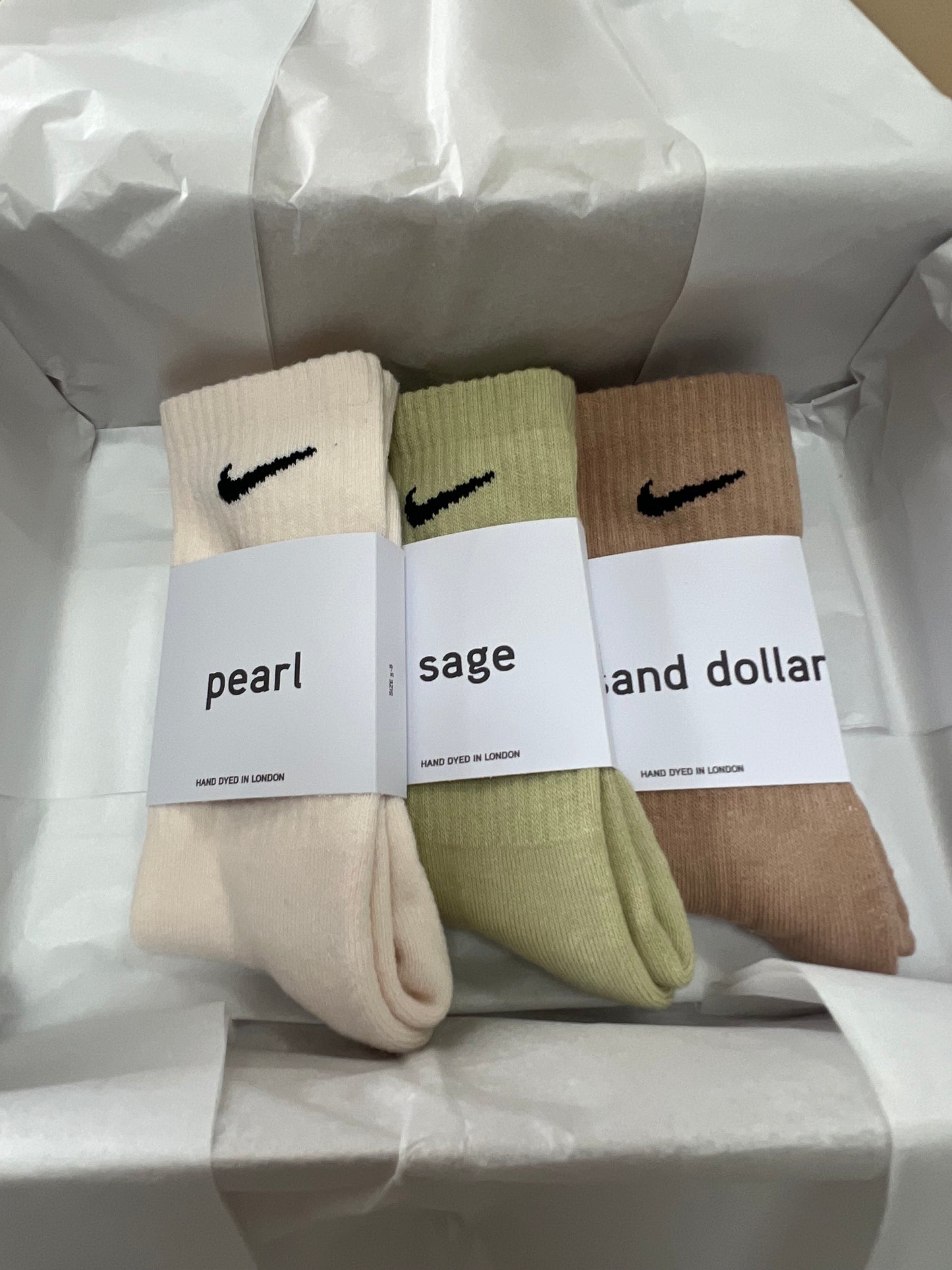 3 pairs Nike crew socks. 3 pack Nike everyday crew socks. Hand dyed colours.