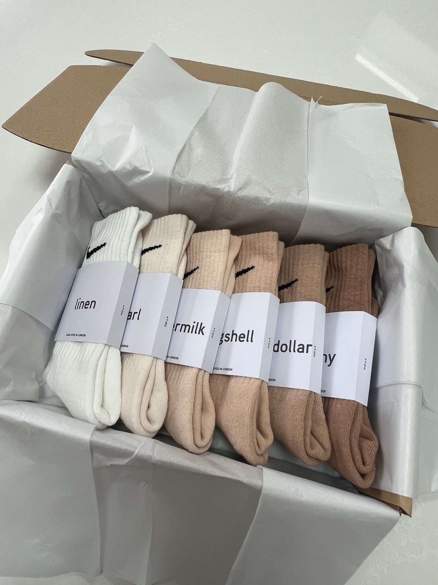 6 pairs Nike crew socks. 6 pack Nike everyday crew socks. Hand dyed colours.
