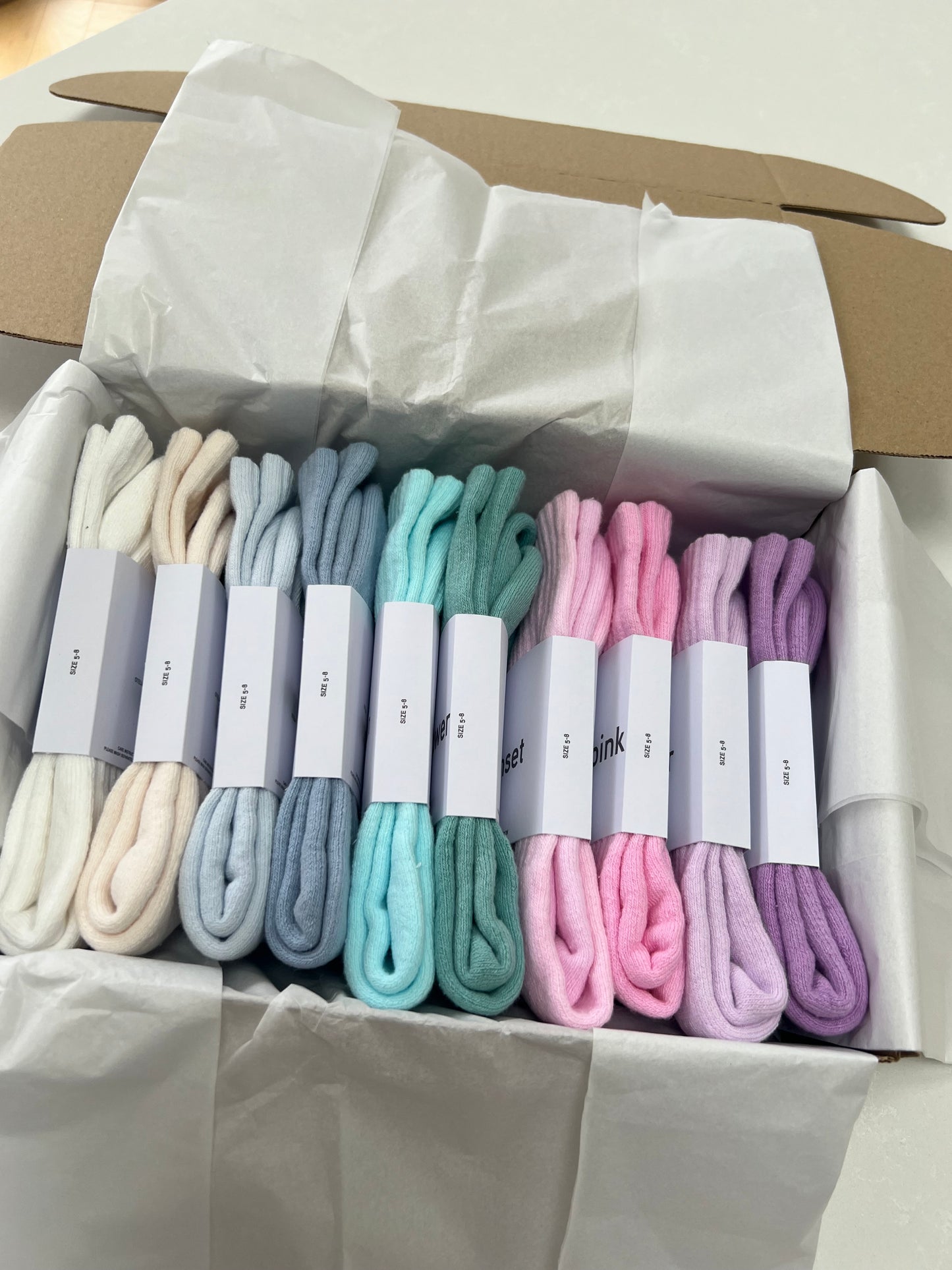 10 pairs Nike crew socks. 10 pack Nike everyday crew socks. Hand dyed colours.