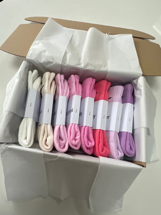 8 pairs Nike crew socks. 8 pack Nike everyday crew socks. Hand dyed colours.