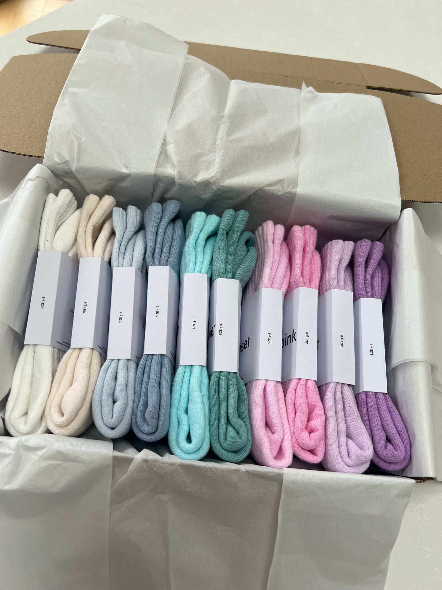10 pairs Nike crew socks. 10 pack Nike everyday crew socks. Hand dyed colours.