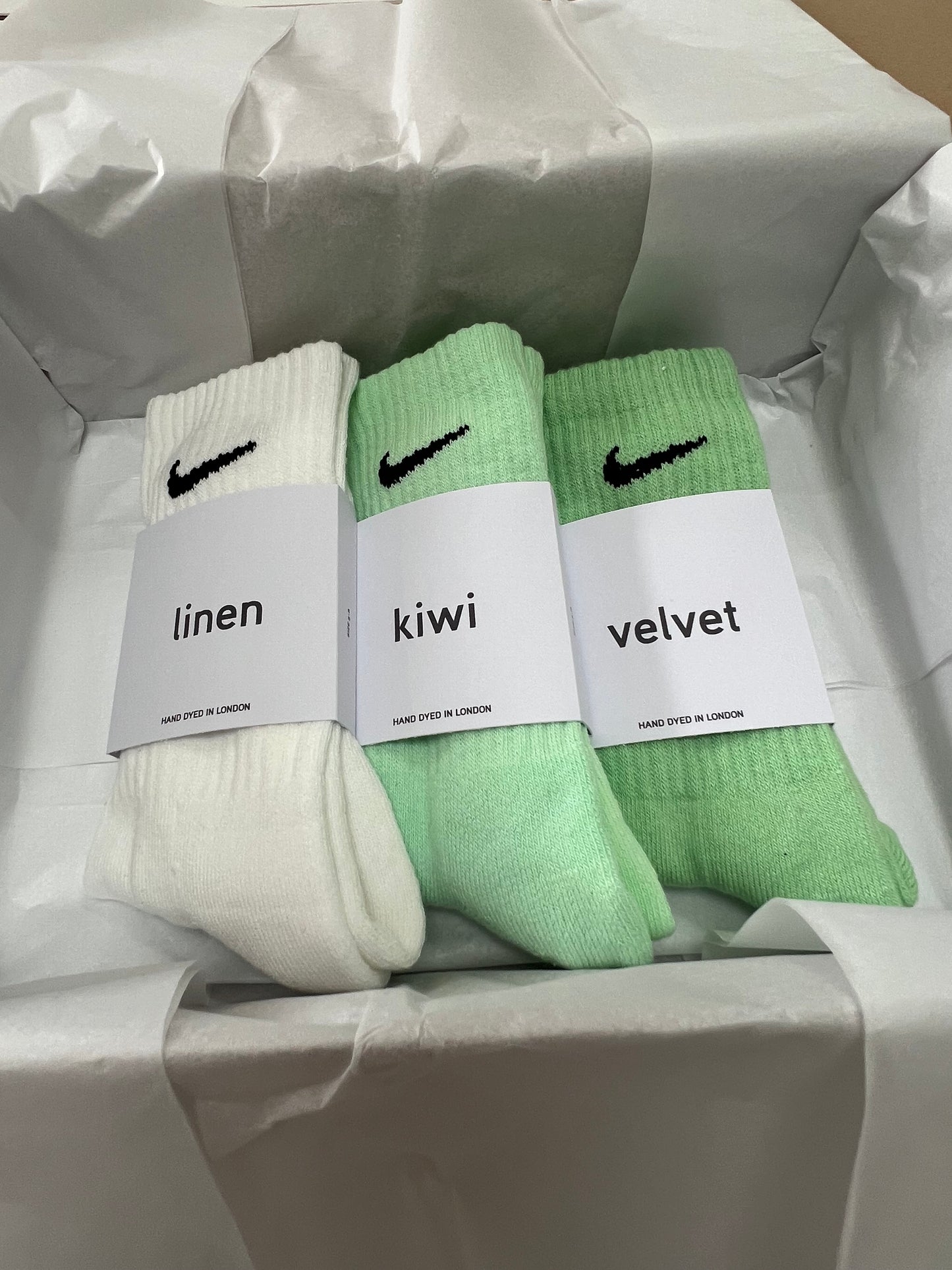 3 pairs Nike crew socks. 3 pack Nike everyday crew socks. Hand dyed colours.